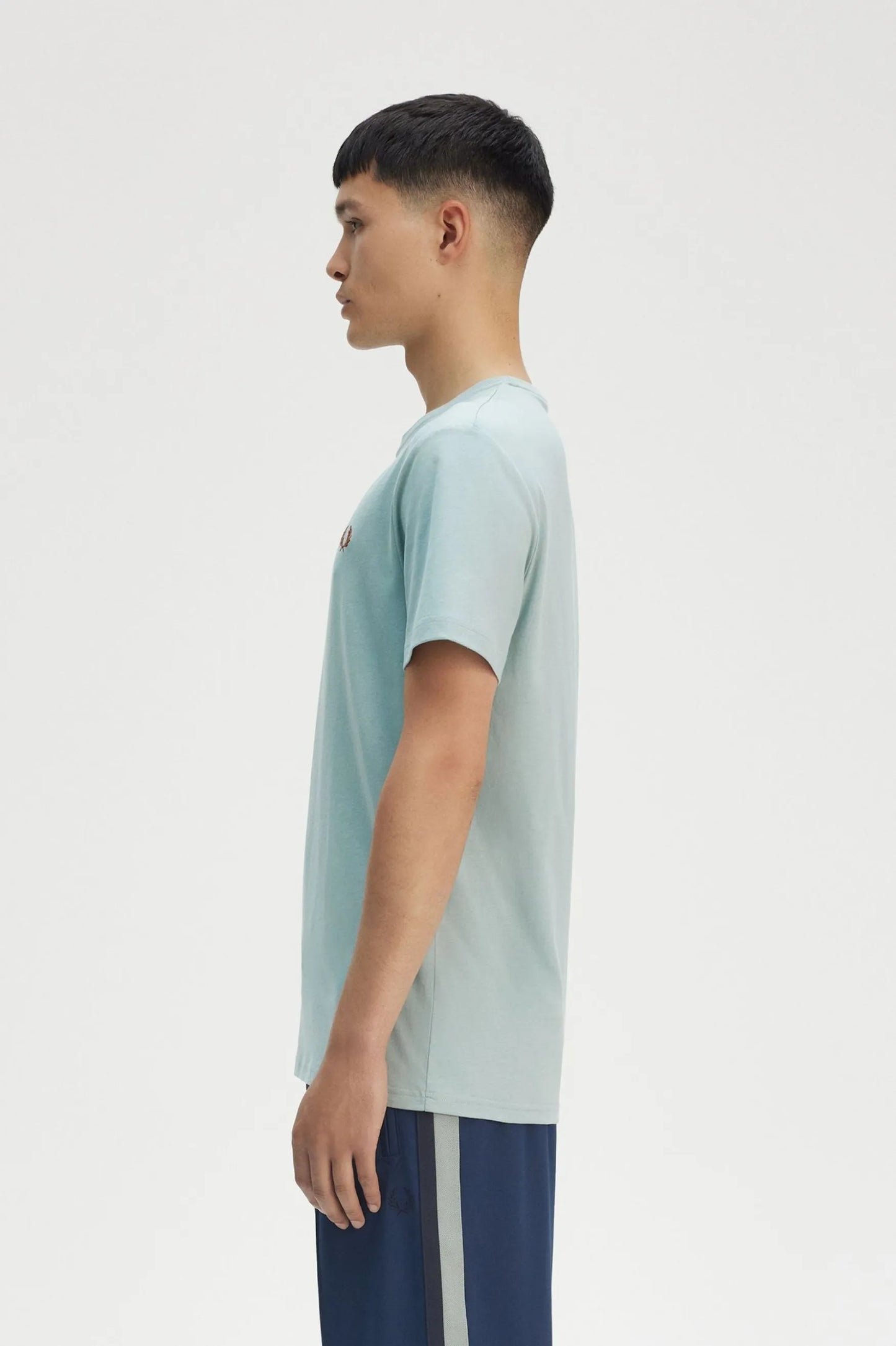Fred Perry Camiseta Hombre M1600 Azul Claro Who killed Bambi?