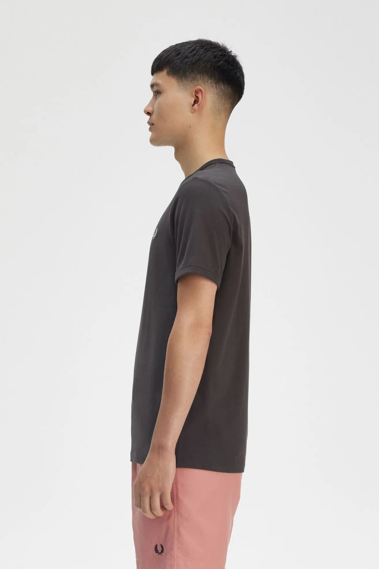 Fred Perry Camiseta Hombre M3519 Gris Oscuro Who killed Bambi?