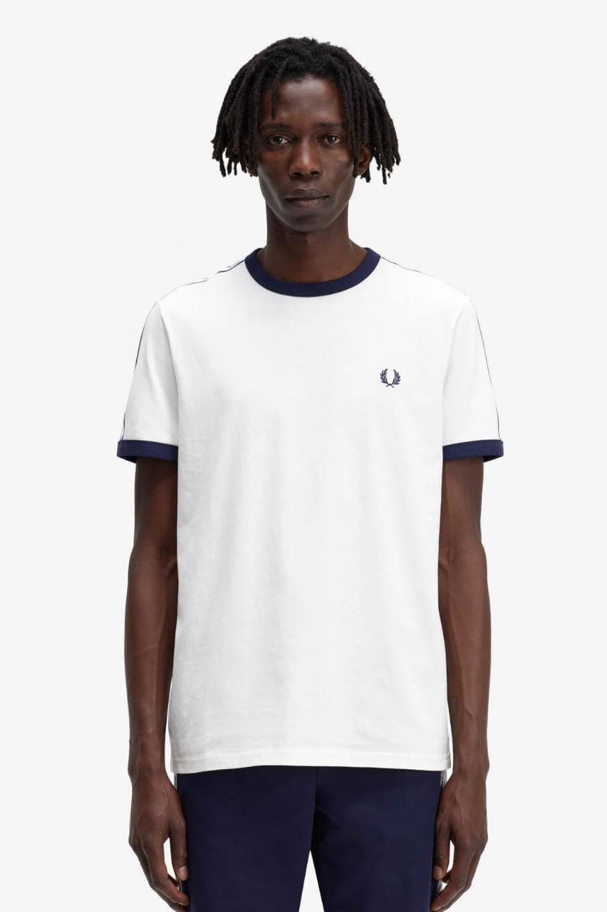 Fred Perry Camiseta Hombre Ringer Blanca Who killed Bambi?