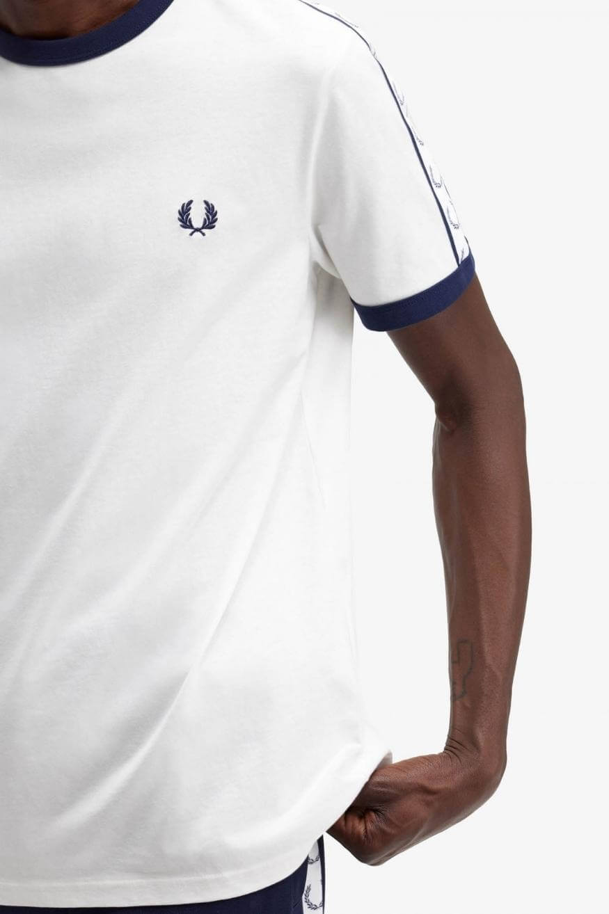 Fred Perry Camiseta Hombre Ringer Blanca Who killed Bambi?
