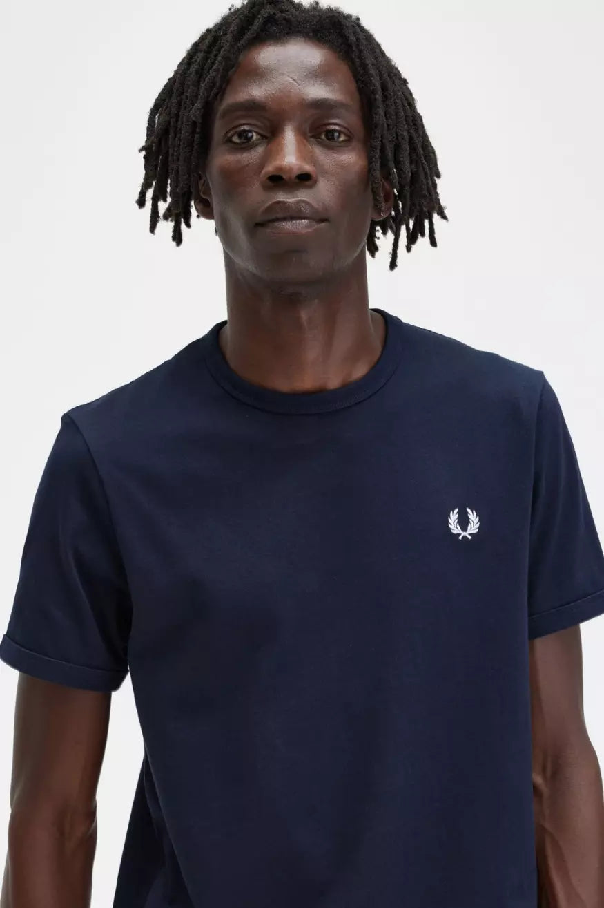 Fred Perry Camiseta Hombre Ringer M3519 Azul Who killed Bambi?