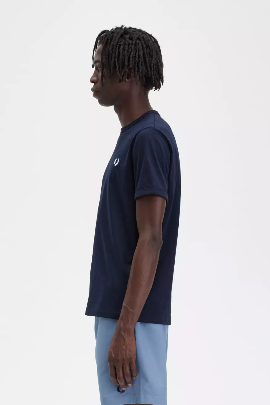 Fred Perry Camiseta Hombre Ringer M3519 Azul Who killed Bambi?
