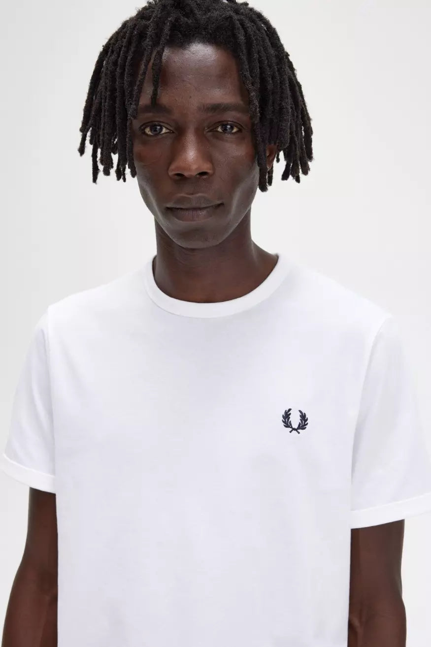 Fred Perry Camiseta M3519 Blanca Hombre Who killed Bambi?