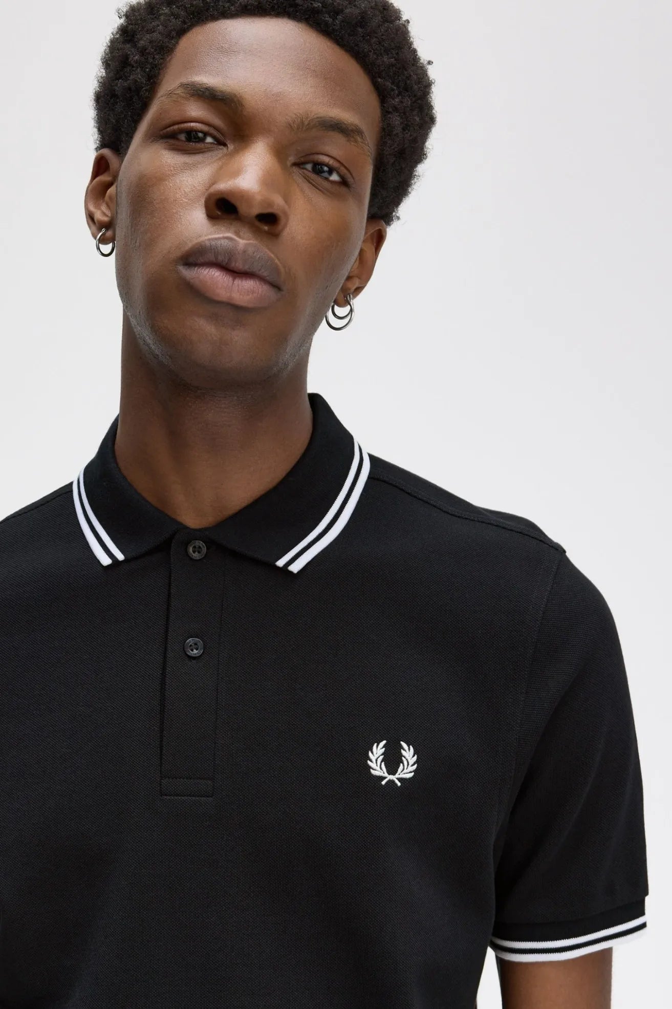 Fred Perry Polo Hombre Azul Ribetes Blancos Who killed Bambi?