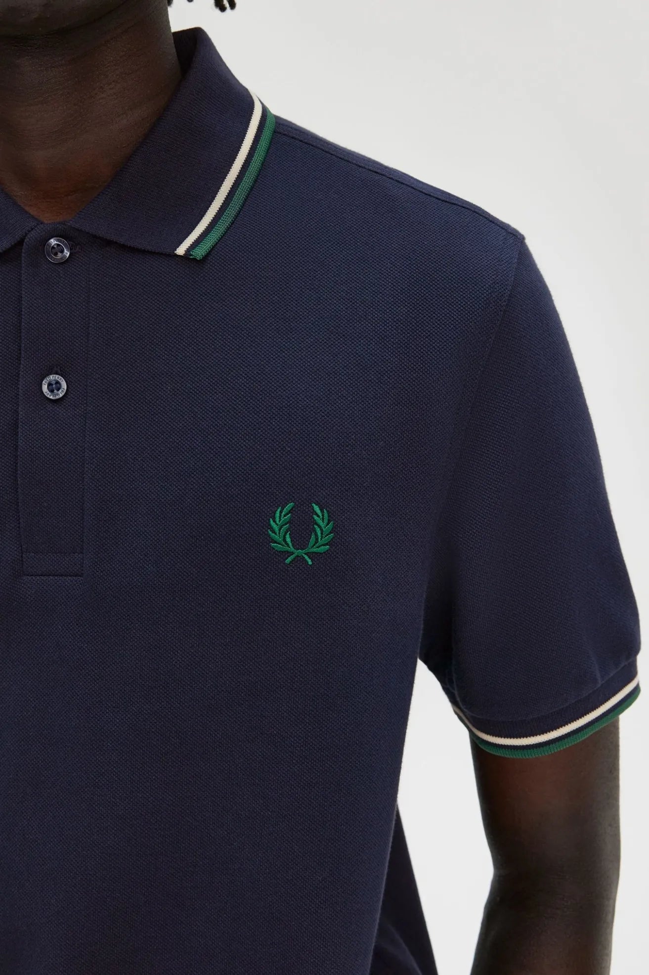 Fred Perry Polo M3600 Hombre Azul Y30 Who killed Bambi?