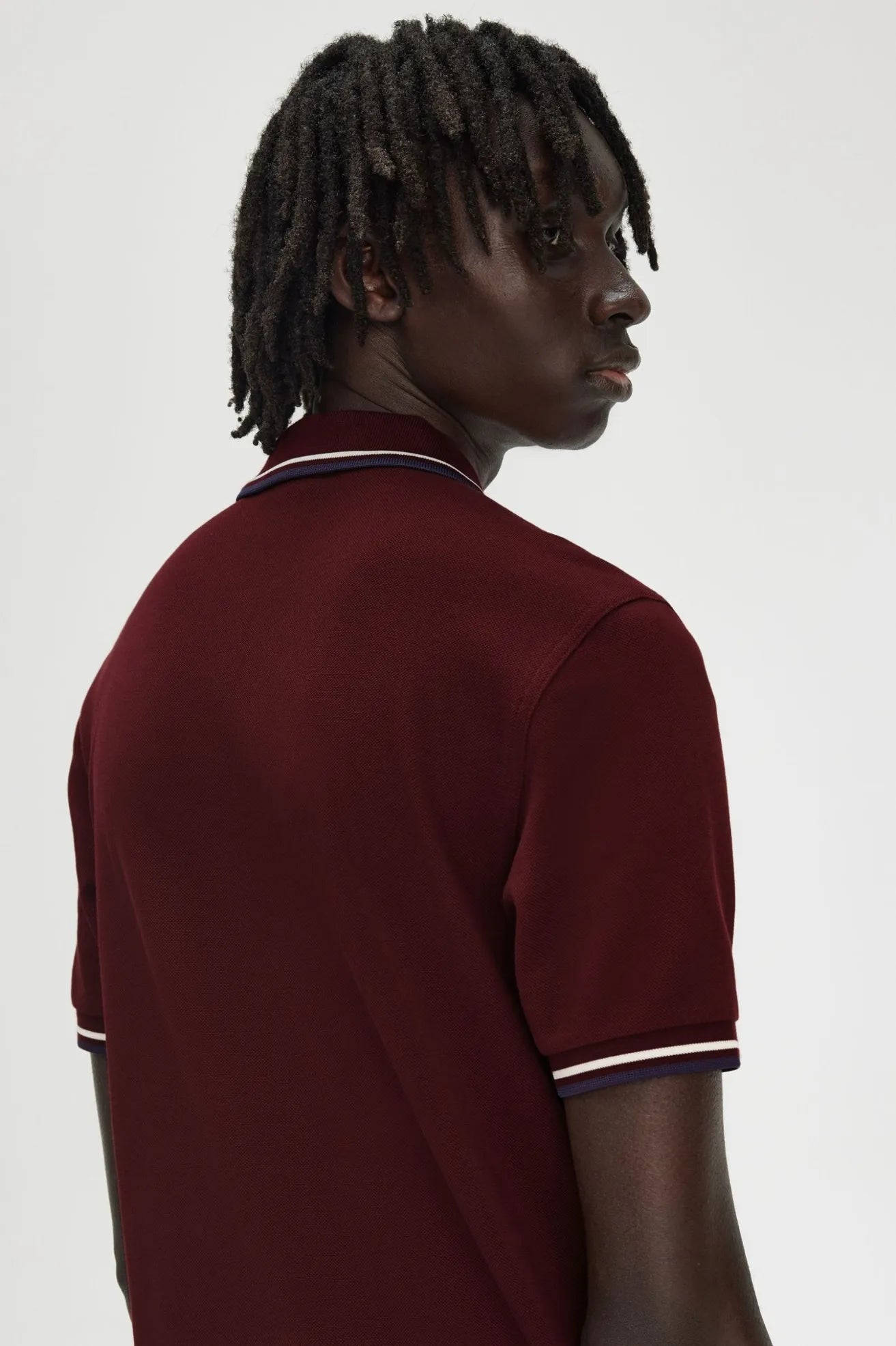 Fred Perry Polo M3600 Hombre Granate Y40 Who killed Bambi?