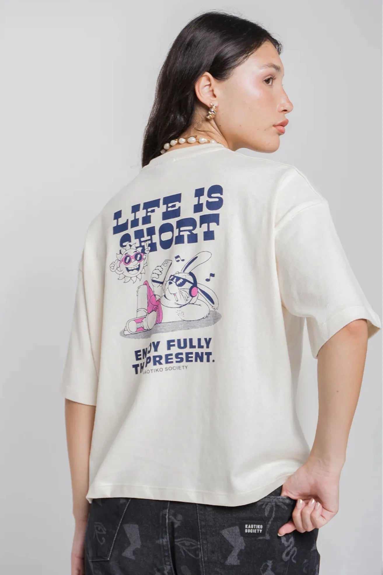 Kaotiko Camiseta Mujer Life Is Short Beige Who killed Bambi?