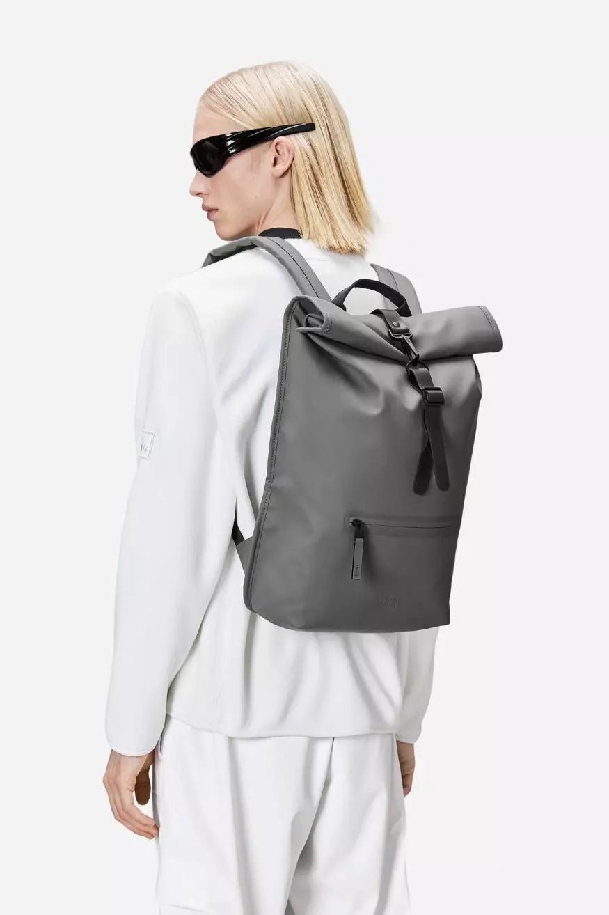 Rains Mochila Rolltop Rucksack Gris Who killed Bambi?
