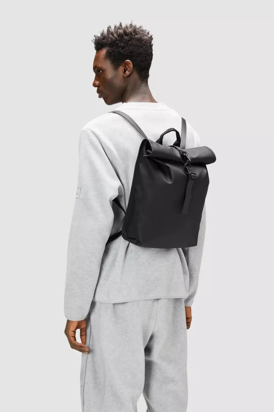 Rains Mochila Rolltop Rucksack Mini Negra Who killed Bambi?