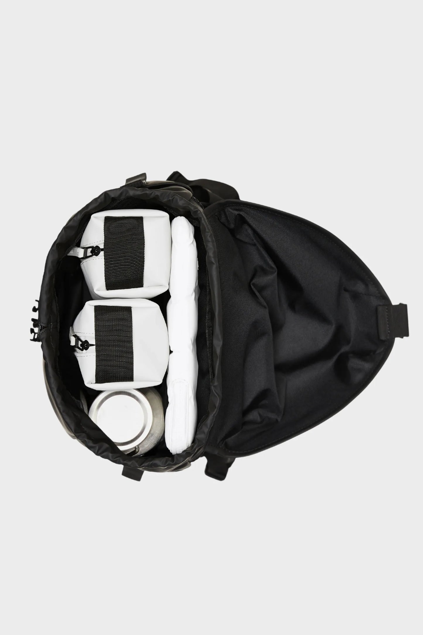Rains Mochila Valera Bucket Backpack Negra Who killed Bambi?