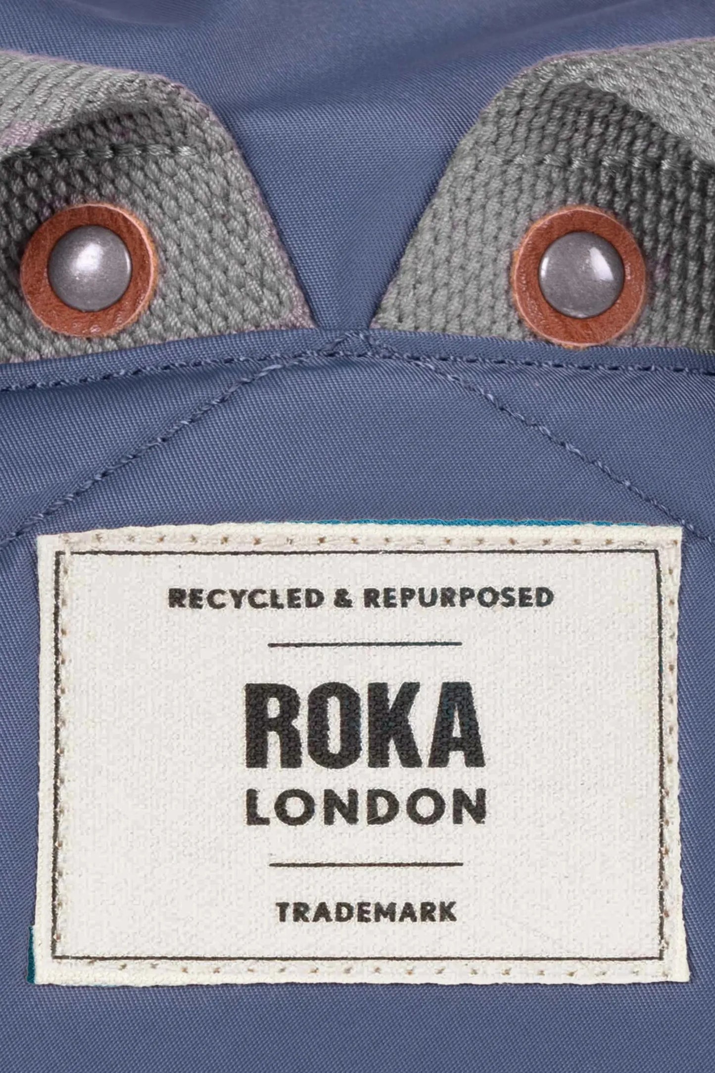 Roka London Mochila Canfield B Recycled Nylon Airforce Medium Who killed Bambi?