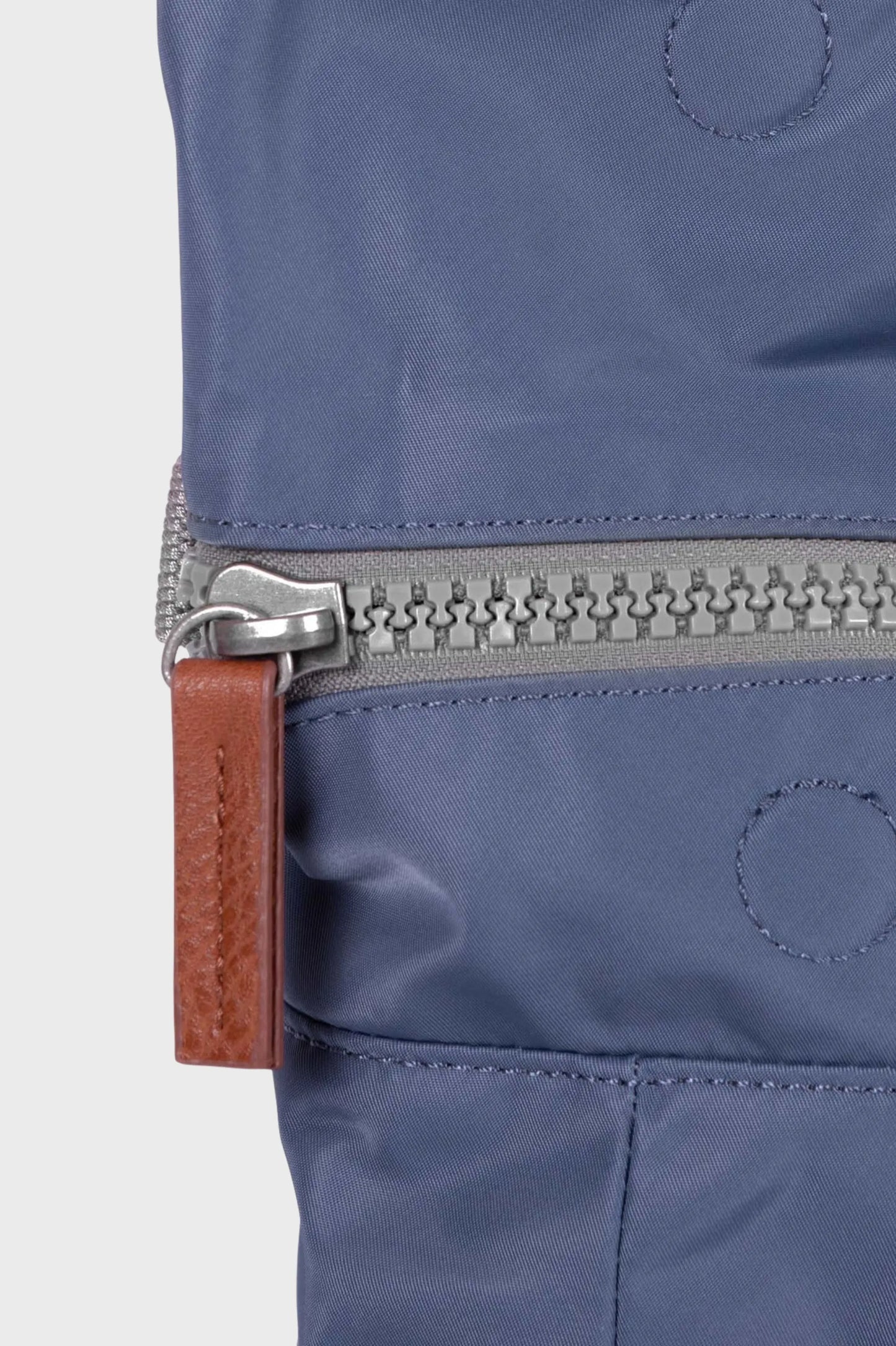 Roka London Mochila Canfield B Recycled Nylon Airforce Medium Who killed Bambi?