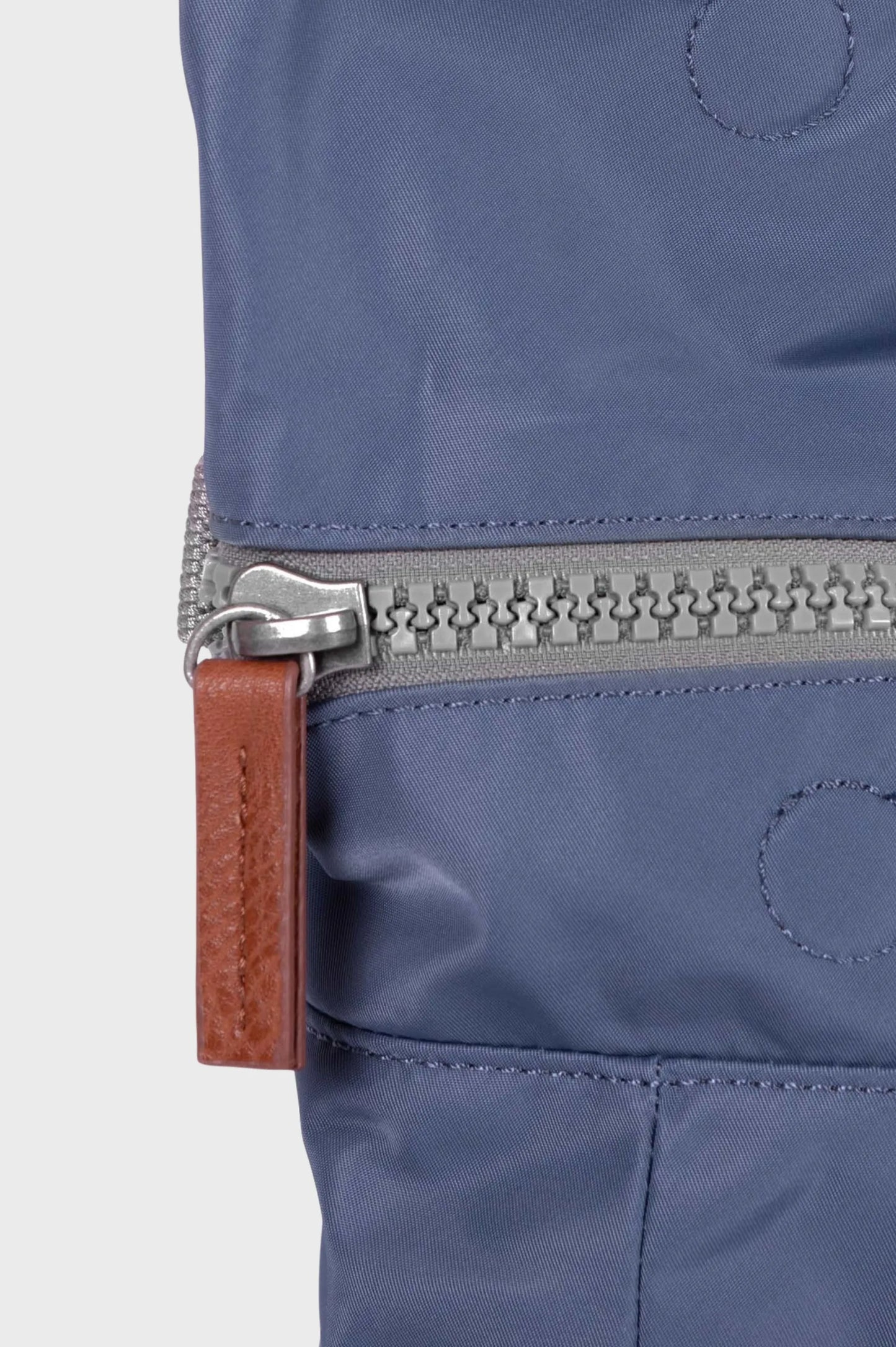 Roka London Mochila Canfield B Recycled Nylon Airforce Small Who killed Bambi?