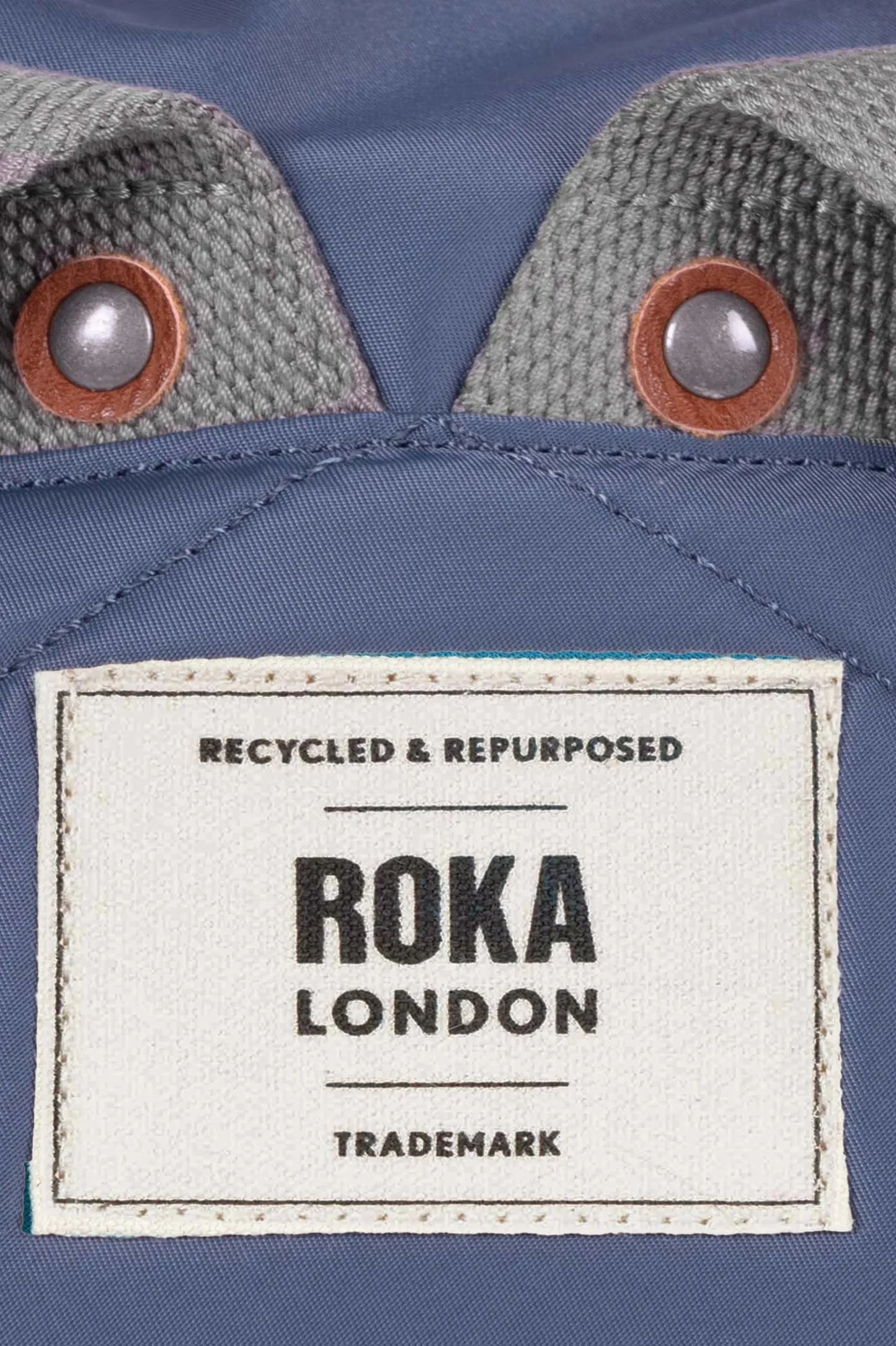 Roka London Mochila Canfield B Recycled Nylon Airforce Small Who killed Bambi?
