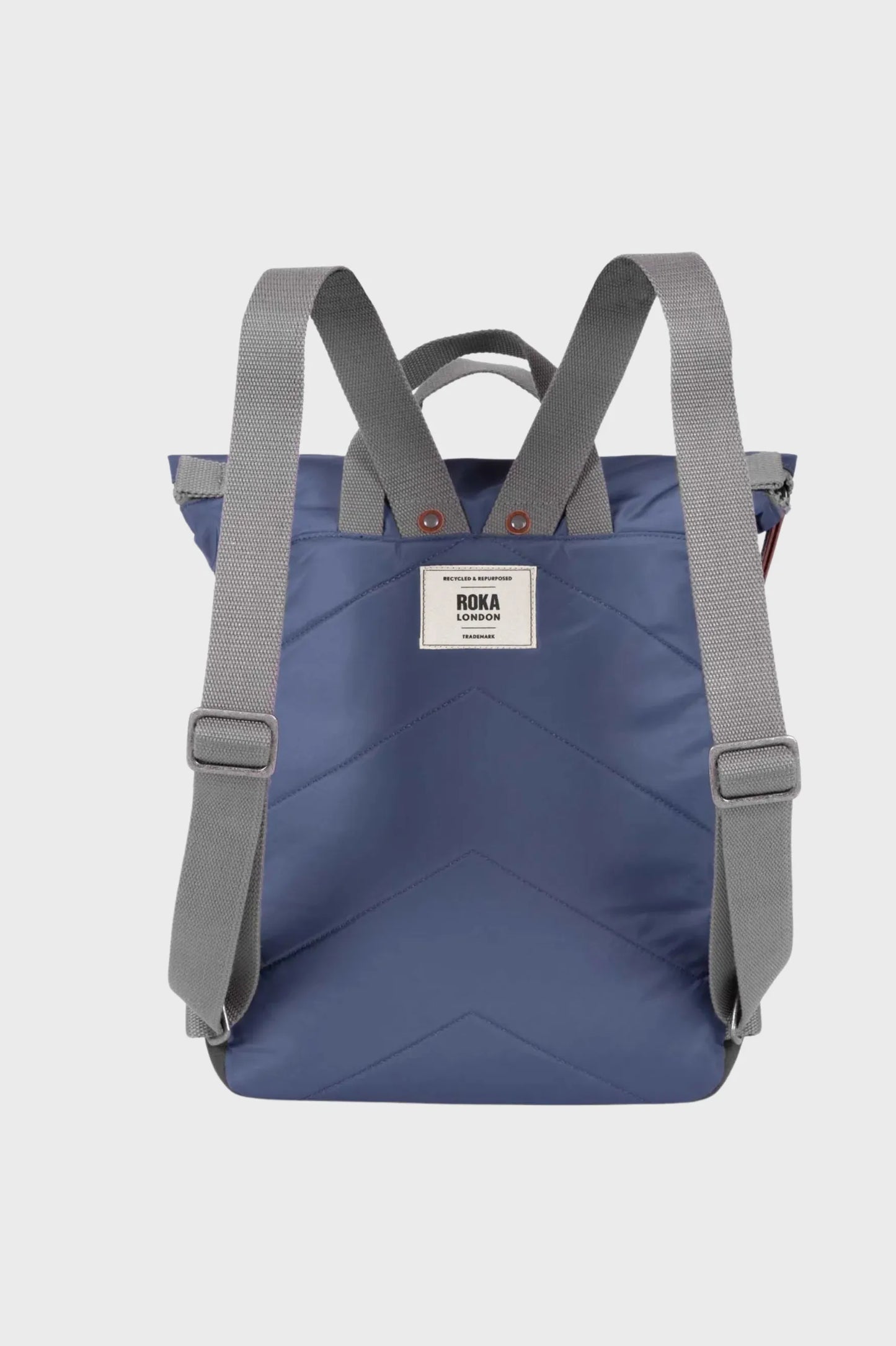Roka London Mochila Canfield B Recycled Nylon Airforce Small Who killed Bambi?