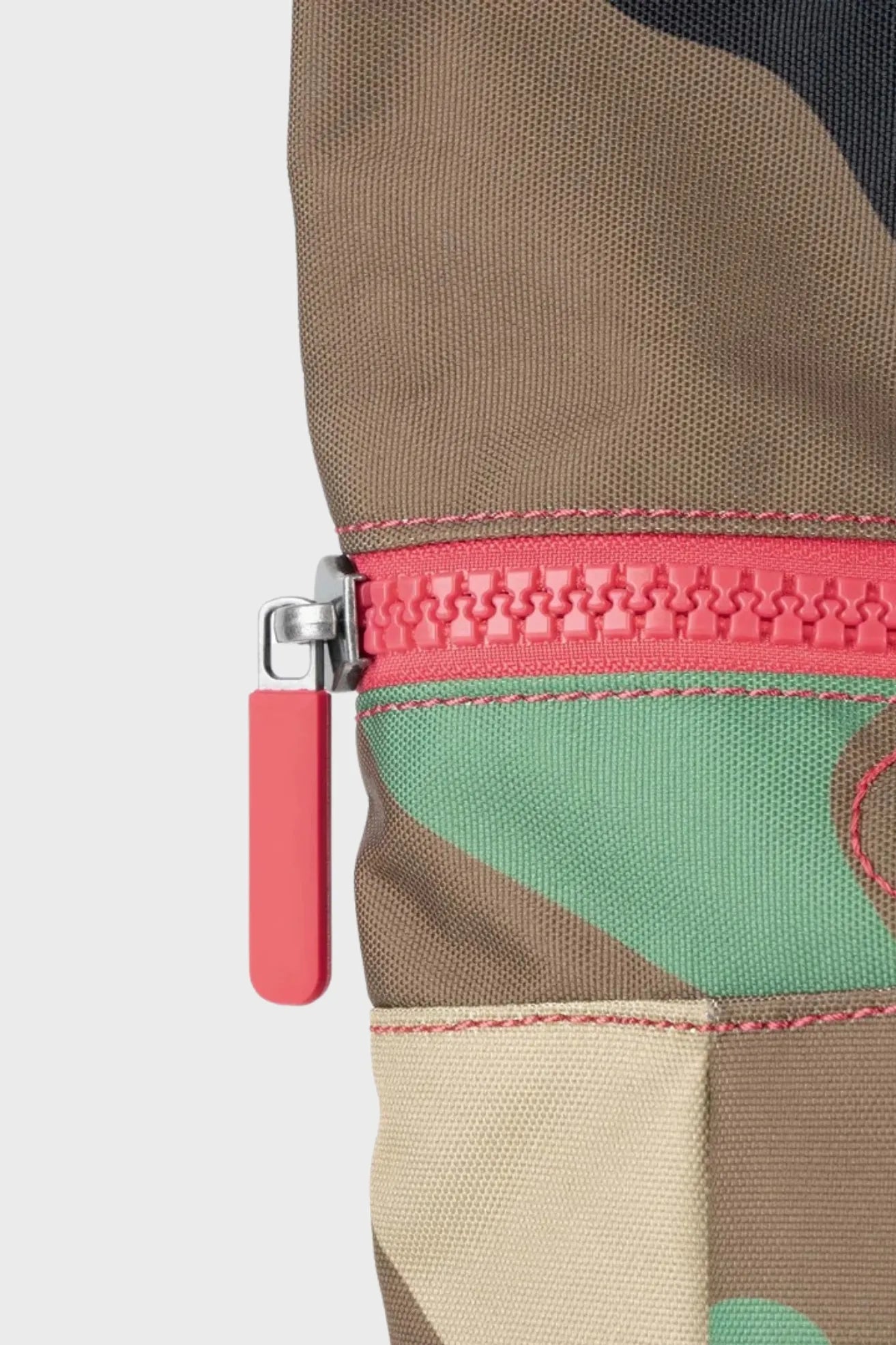 Roka London Mochila Canfield B Recycled Nylon Camo Small Who killed Bambi?