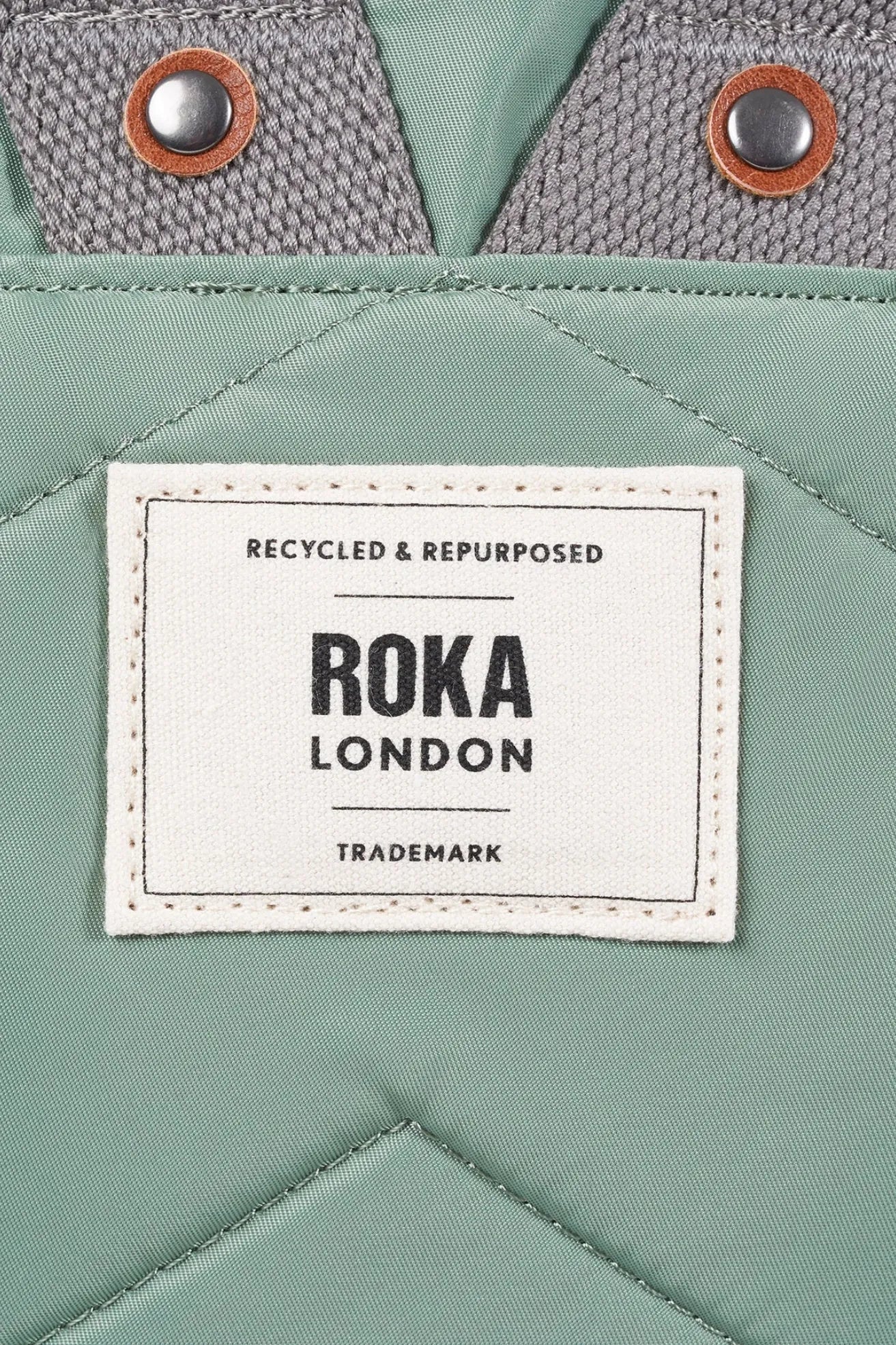 Roka London Mochila Canfield B Recycled Nylon Frost Small Who killed Bambi?