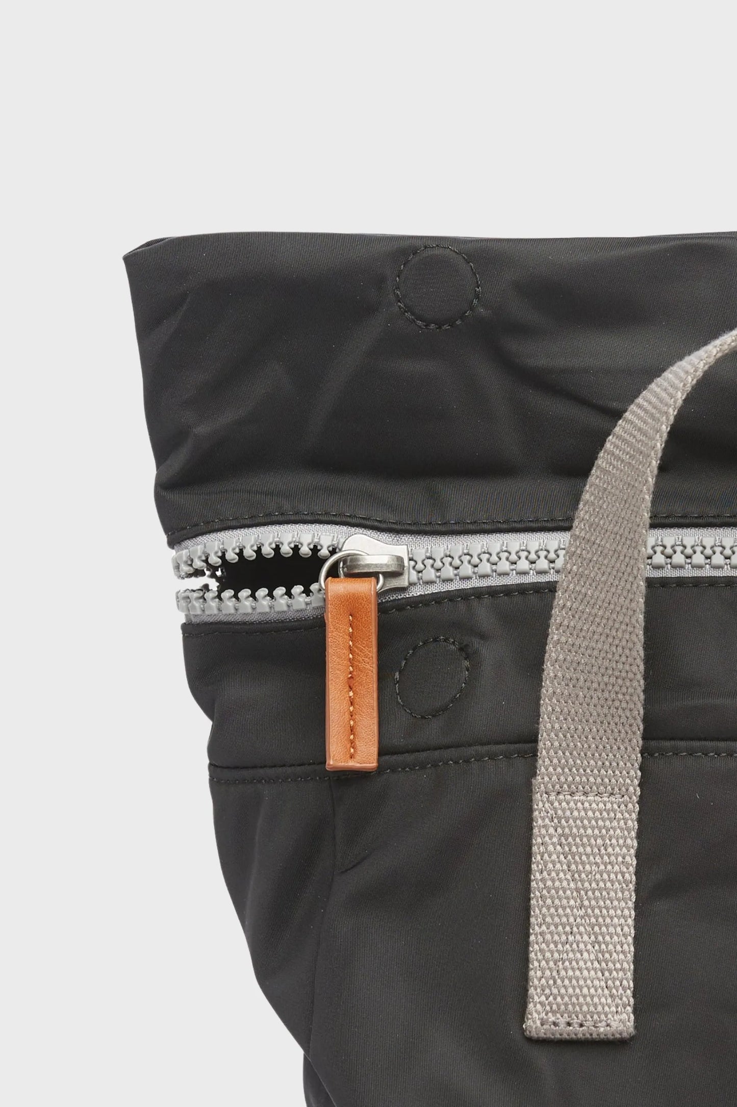 Roka London Mochila Canfield B Recycled Nylon Medium Negra Who killed Bambi?