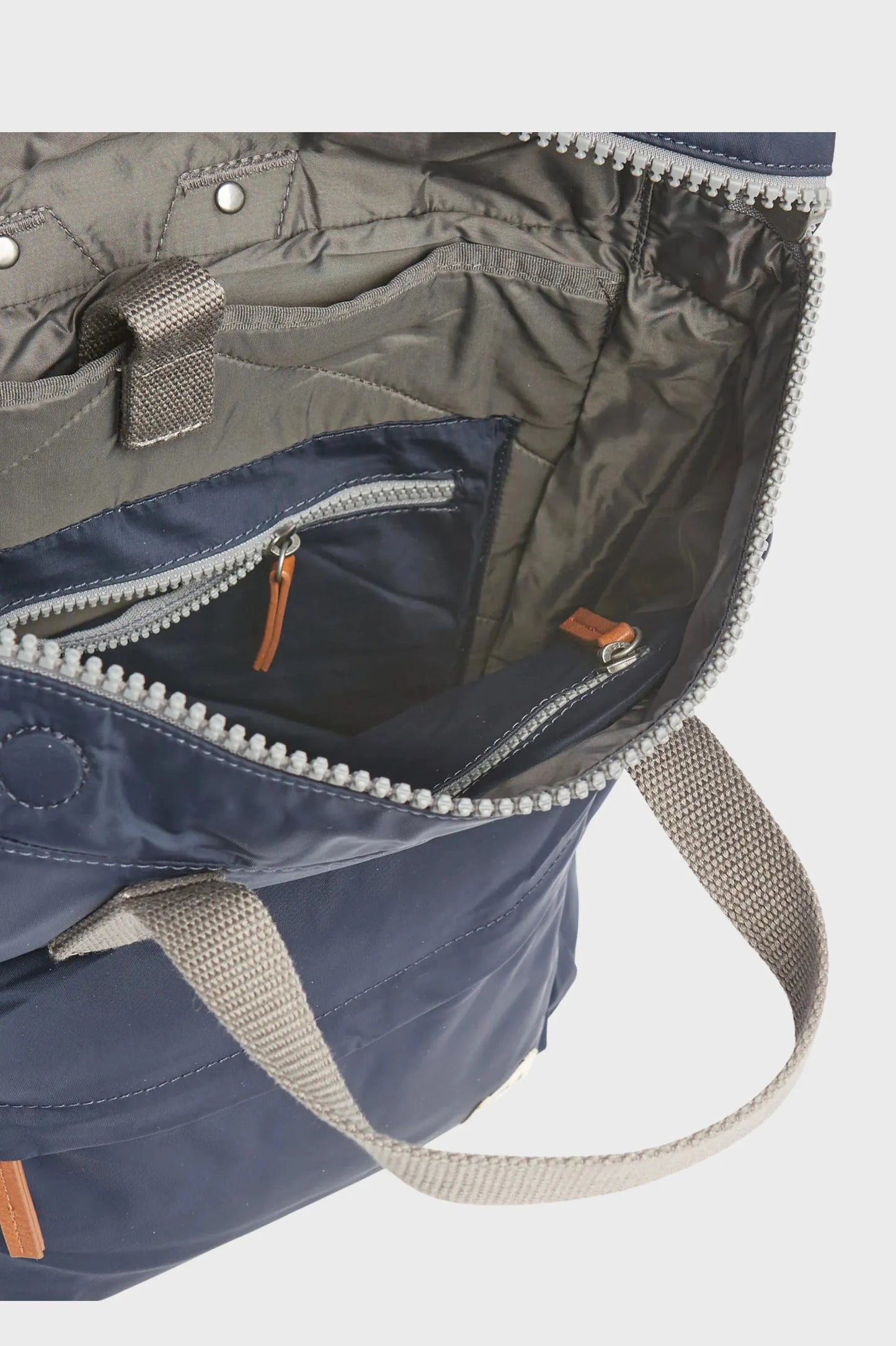 Roka London Mochila Canfield B Recycled Nylon Midnight Medium Who killed Bambi?