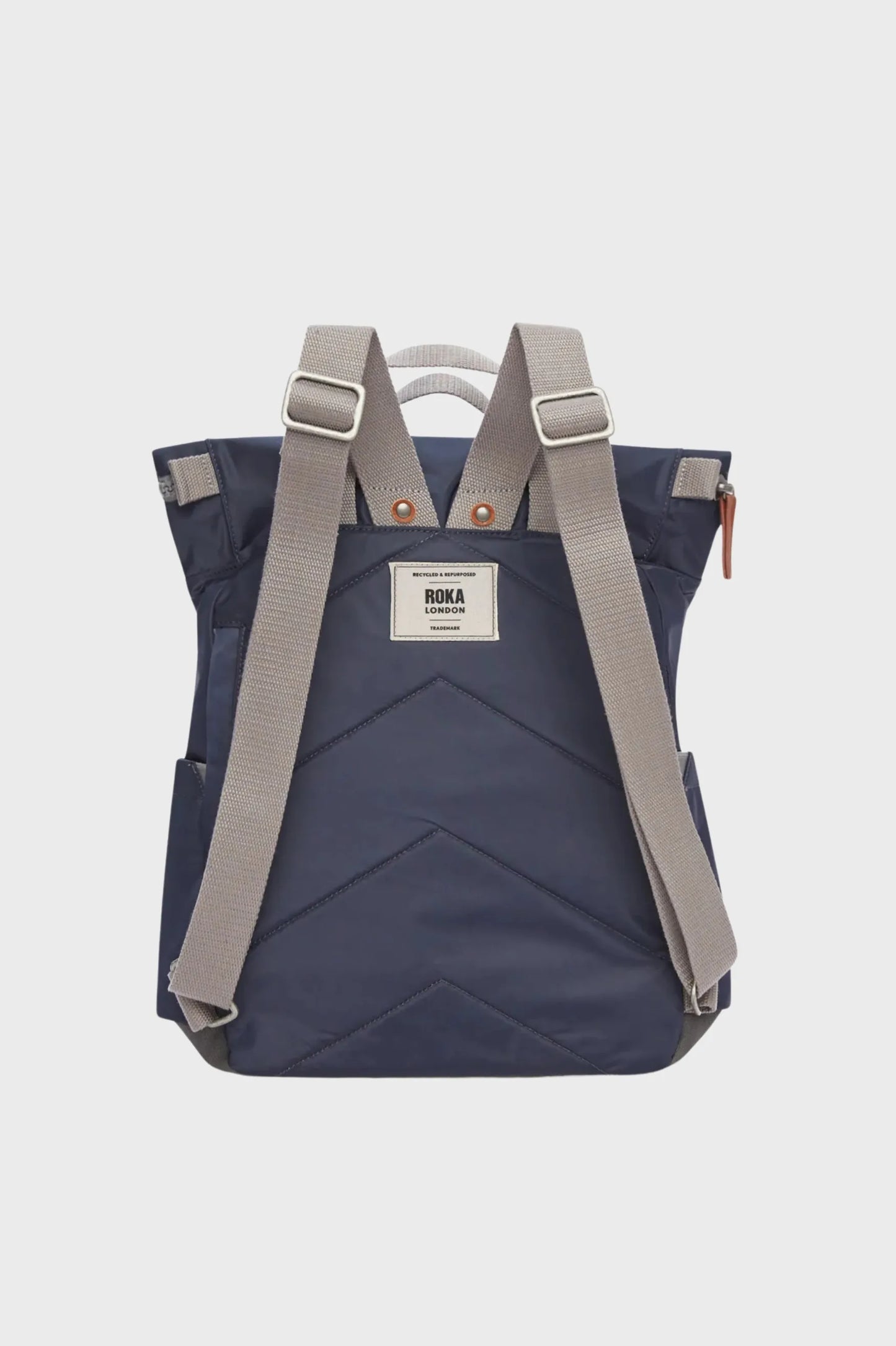 Roka London Mochila Canfield B Recycled Nylon Midnight Medium Who killed Bambi?