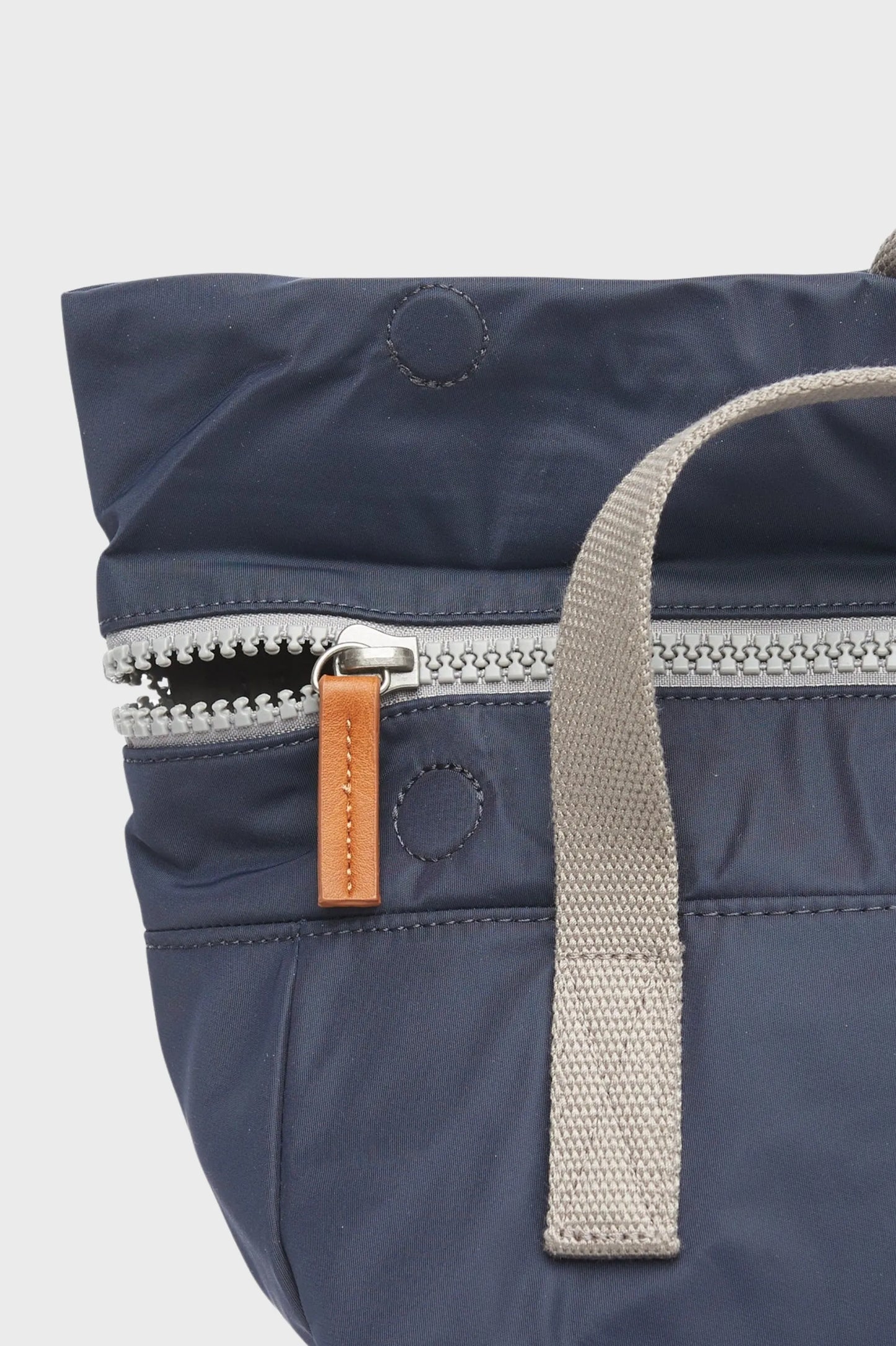 Roka London Mochila Canfield B Recycled Nylon Midnight Medium Who killed Bambi?