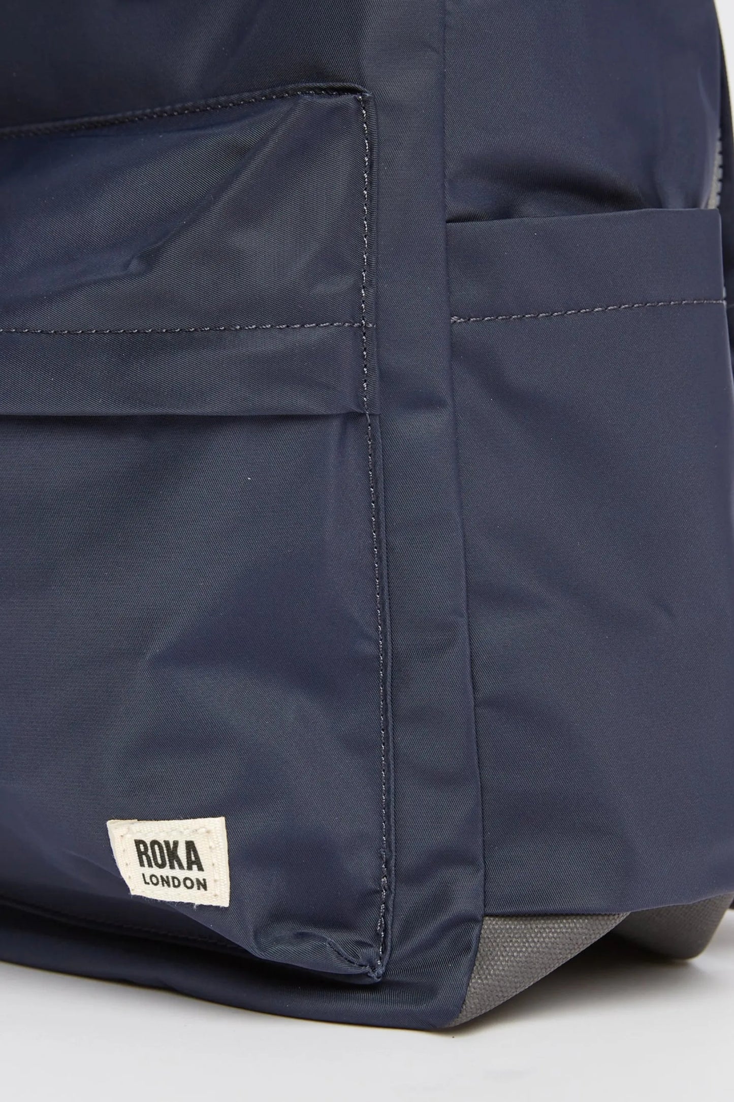 Roka London Mochila Canfield B Recycled Nylon Midnight Medium Who killed Bambi?