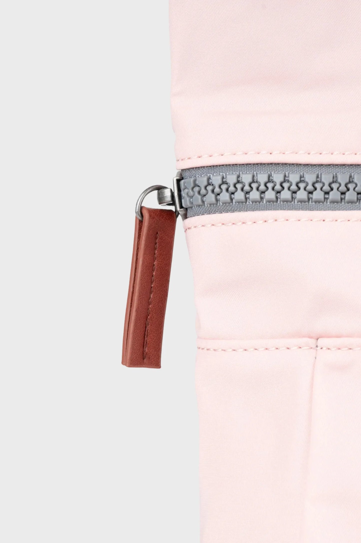 Roka London Mochila Canfield B Recycled Nylon Rosa Small Who killed Bambi?