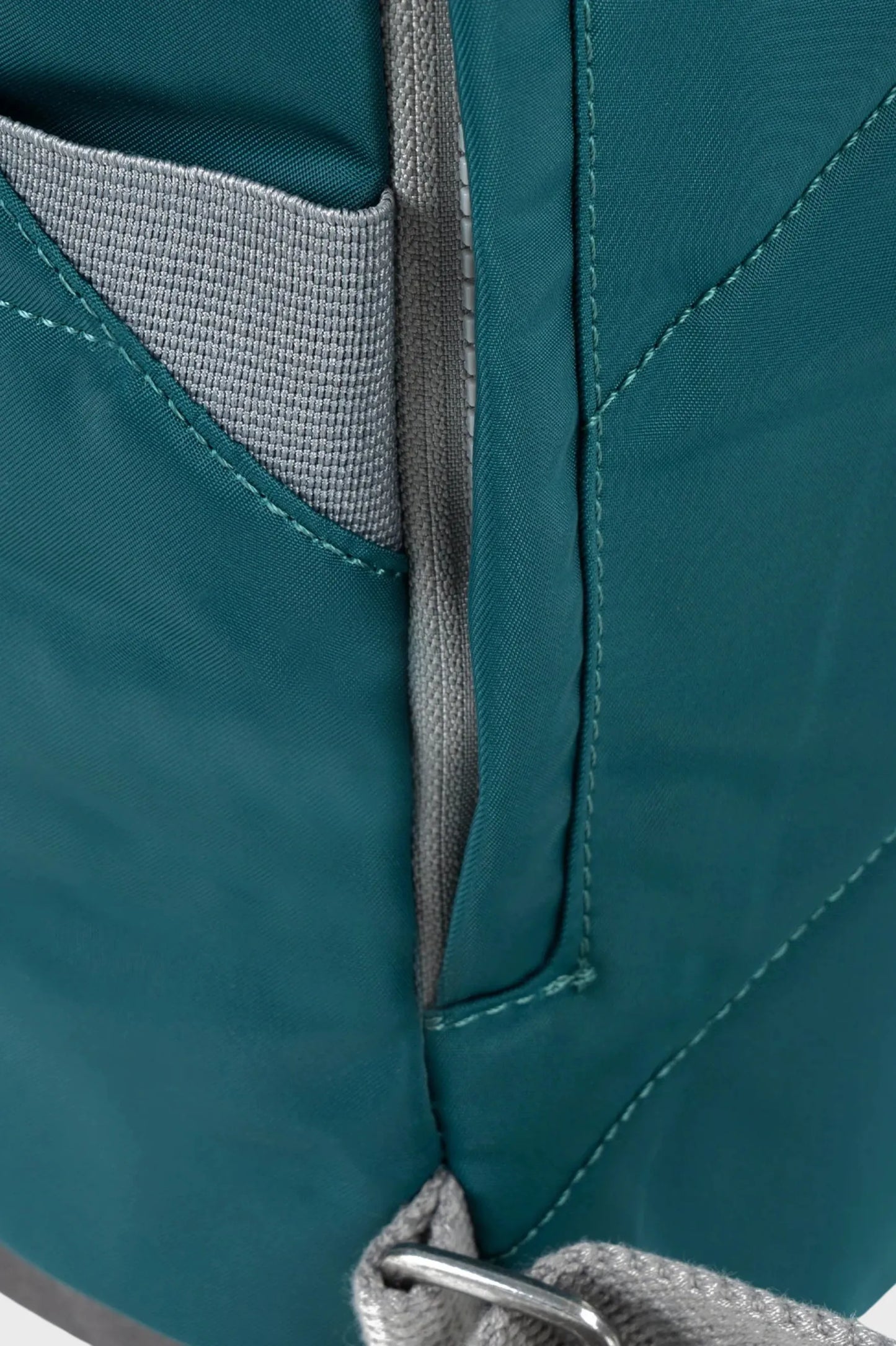 Roka London Mochila Canfield B Recycled Nylon Small Teal Who killed Bambi?