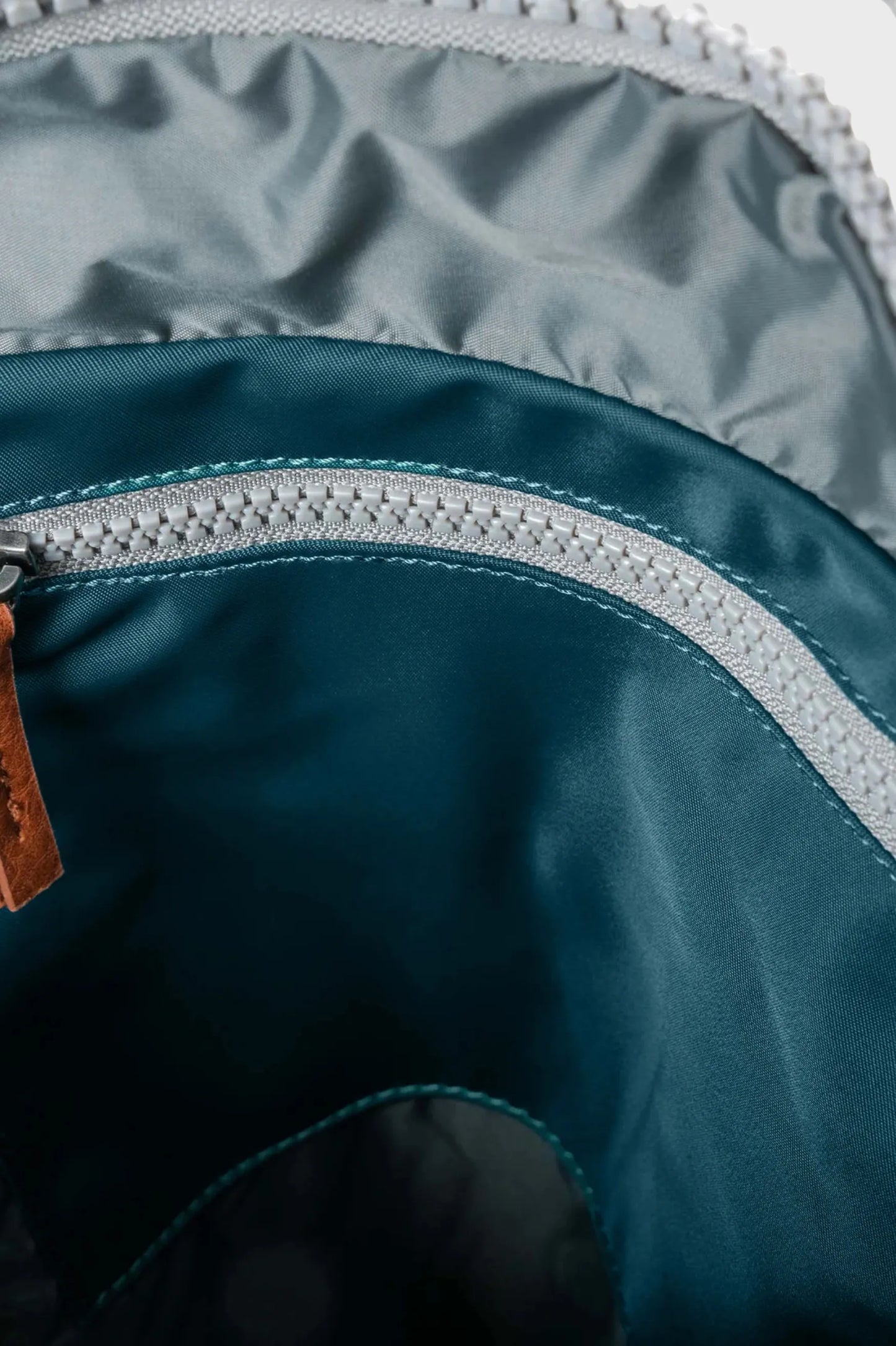Roka London Mochila Canfield B Recycled Nylon Small Teal Who killed Bambi?