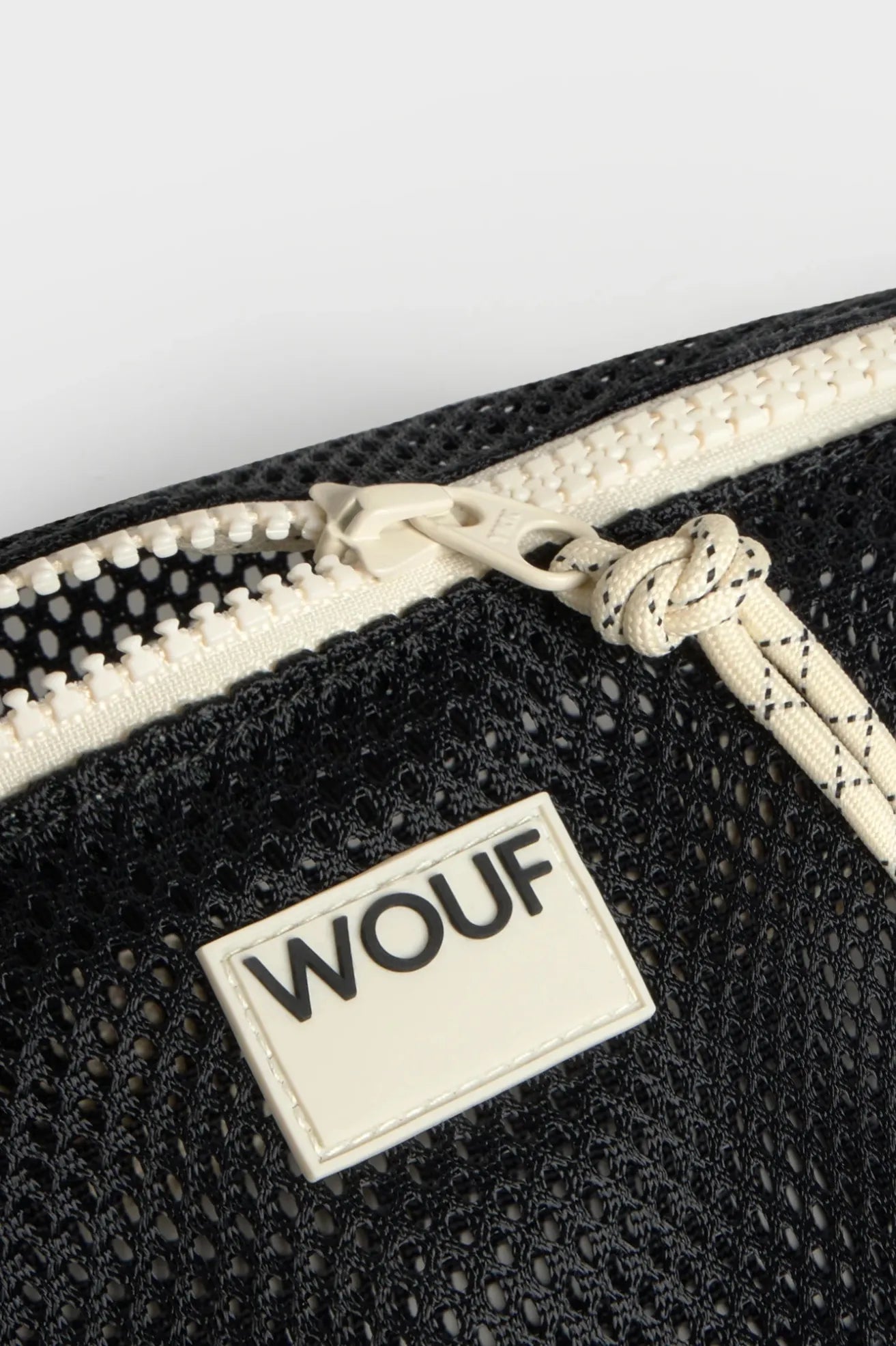 Wouf Riñonera Half Onyx Negra Who killed Bambi?