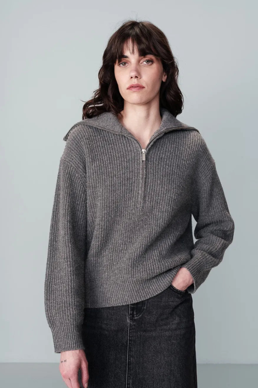 Grace and Mila Jersey Mujer Oversize Naiki Gris