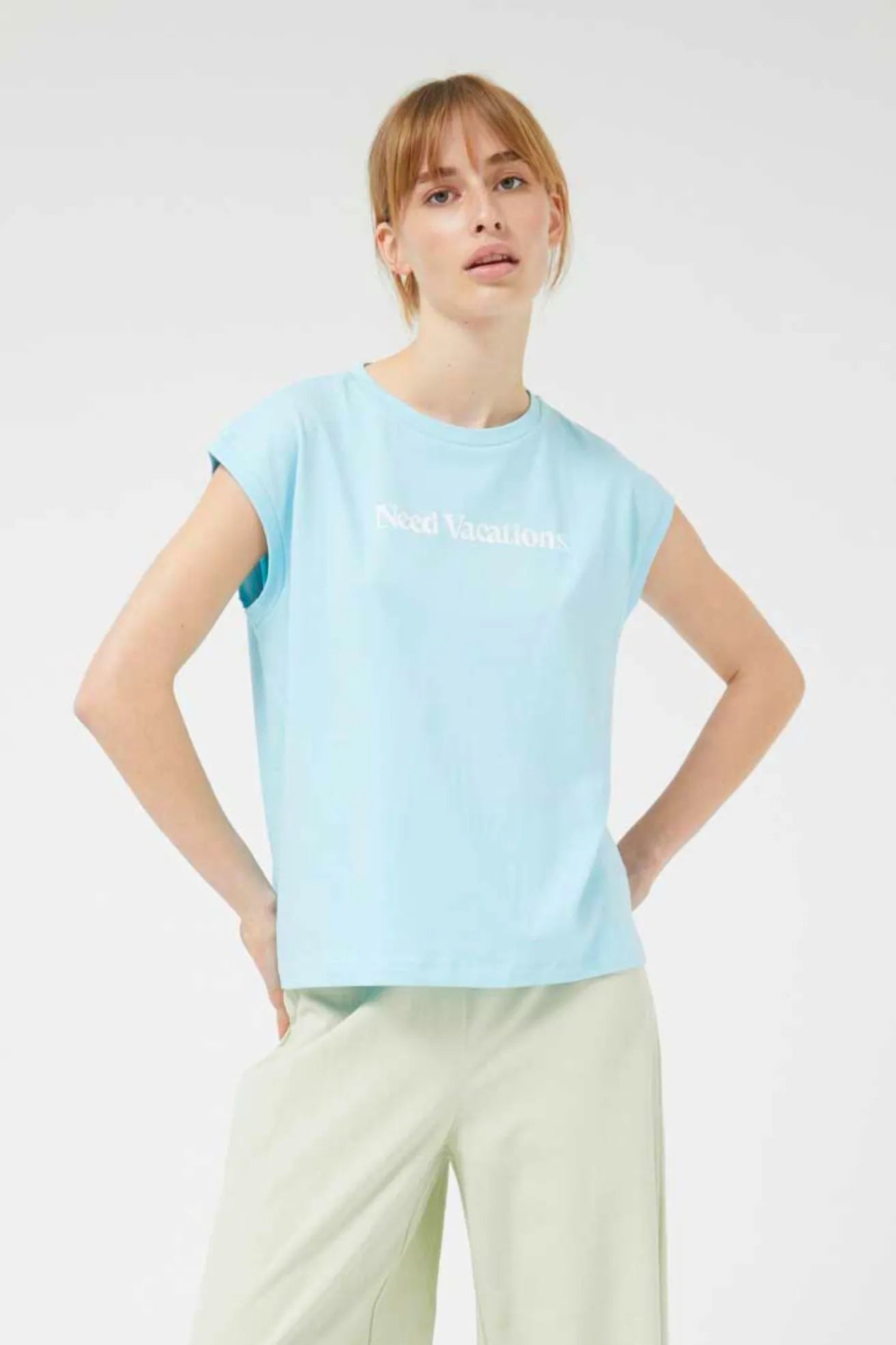 Compañia Fantastica Camiseta Mujer Need Vacations Azul