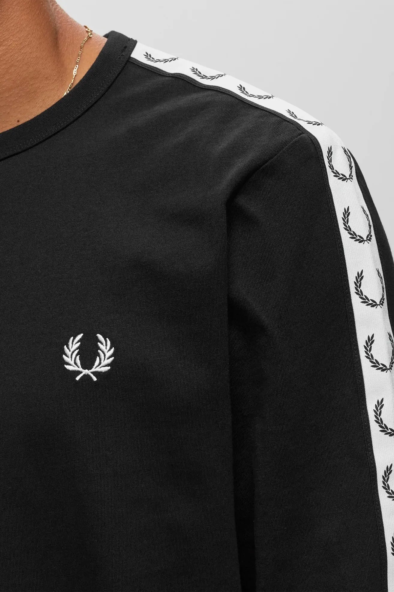 Fred Perry Camiseta de Manga Larga Ringer Negra