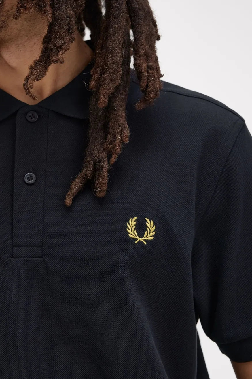 Fred Perry Polo Hombre M6000 Azul Logo Amarillo