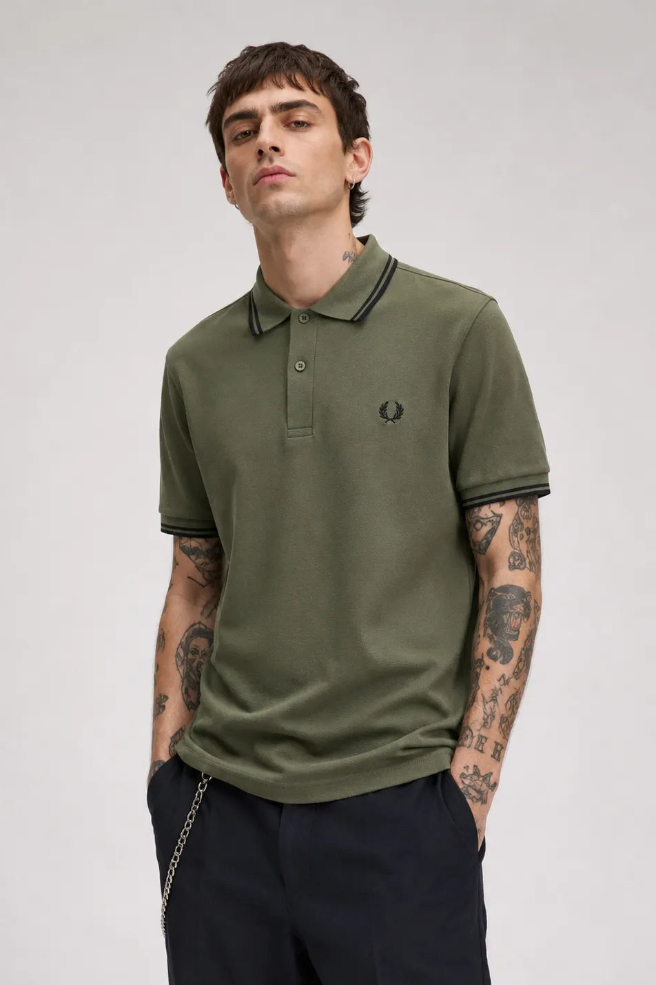 Fred Perry Polo M3600 Hombre Verde Z50 Who killed Bambi?