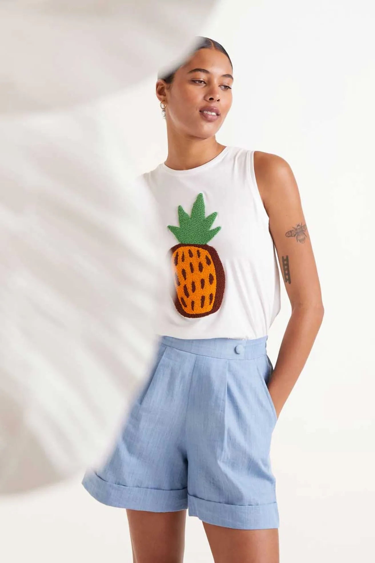 Compañia Fantastica Shorts Mujer Efecto Denim Who killed Bambi?