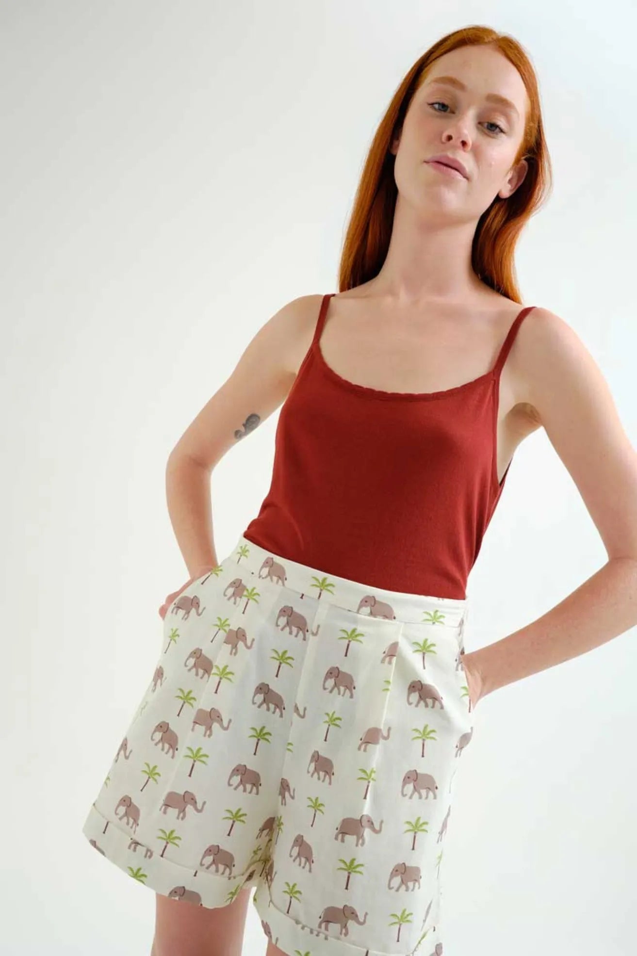 Compañia Fantastica Shorts Mujer Elefantes Who killed Bambi?