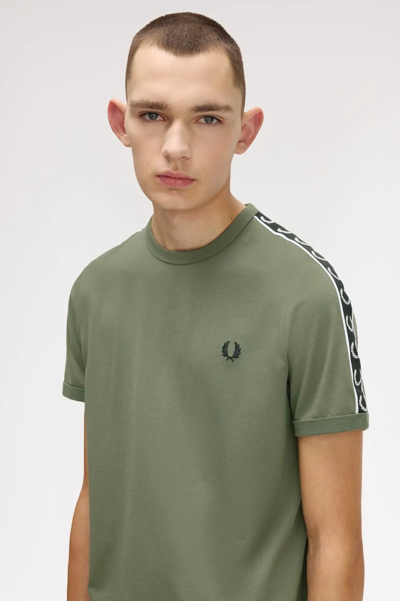Fred Perry Camiseta Hombre Banda Verde Who killed Bambi?