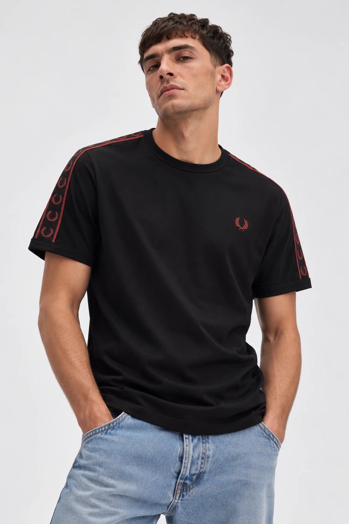Fred Perry Camiseta Hombre Cinta Negra 50C Who killed Bambi?