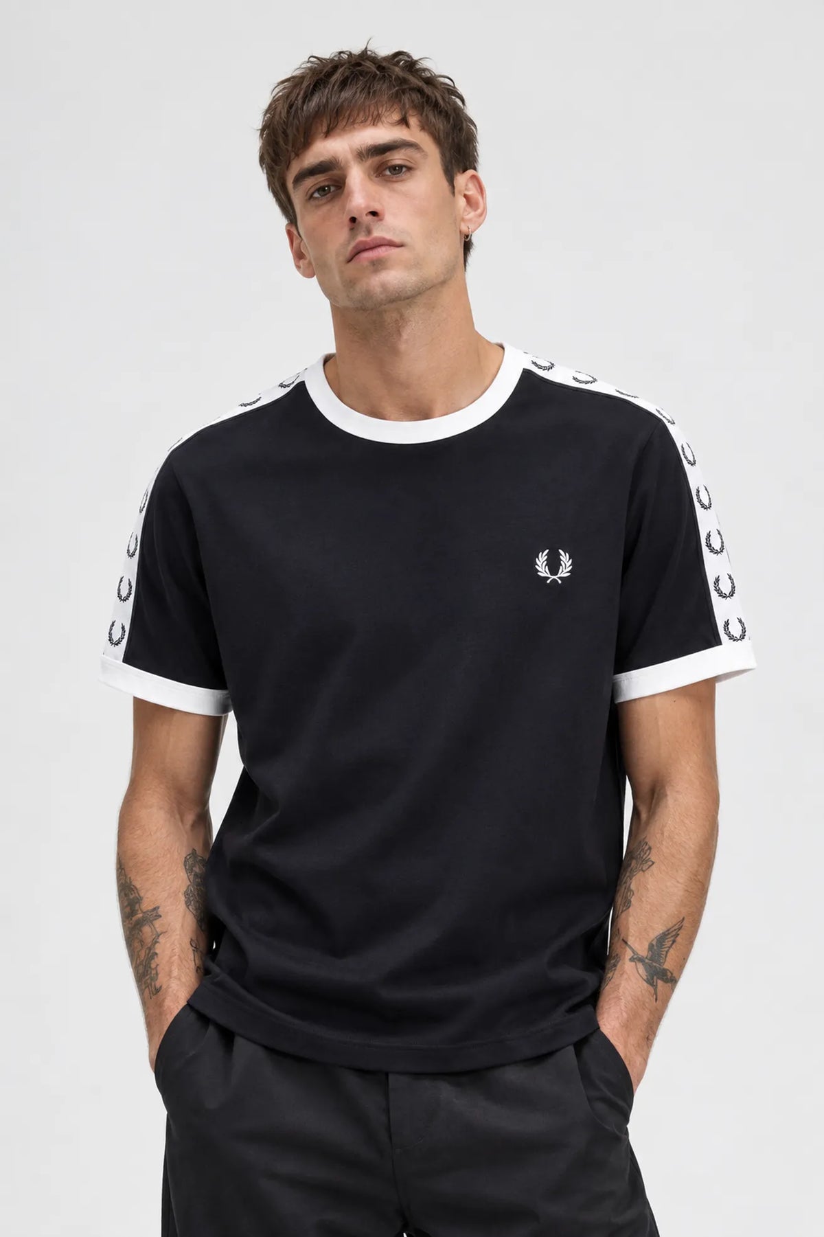 Fred Perry Camiseta Hombre Cinta Negra Who killed Bambi?