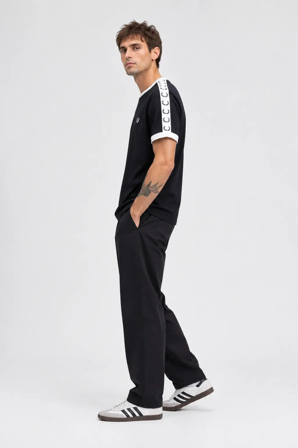Fred Perry Camiseta Hombre Cinta Negra Who killed Bambi?