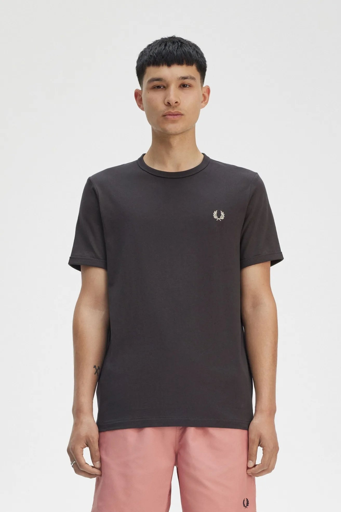 Fred Perry Camiseta Hombre M3519 Gris Oscuro Who killed Bambi?