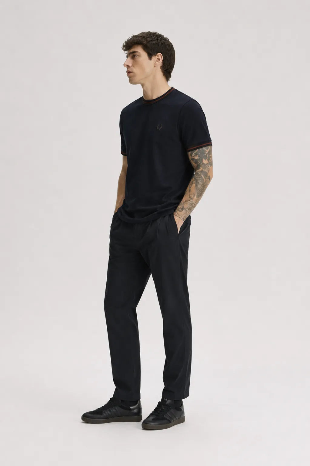 Fred Perry Camiseta Hombre Ribetes Azul 75C Who killed Bambi?