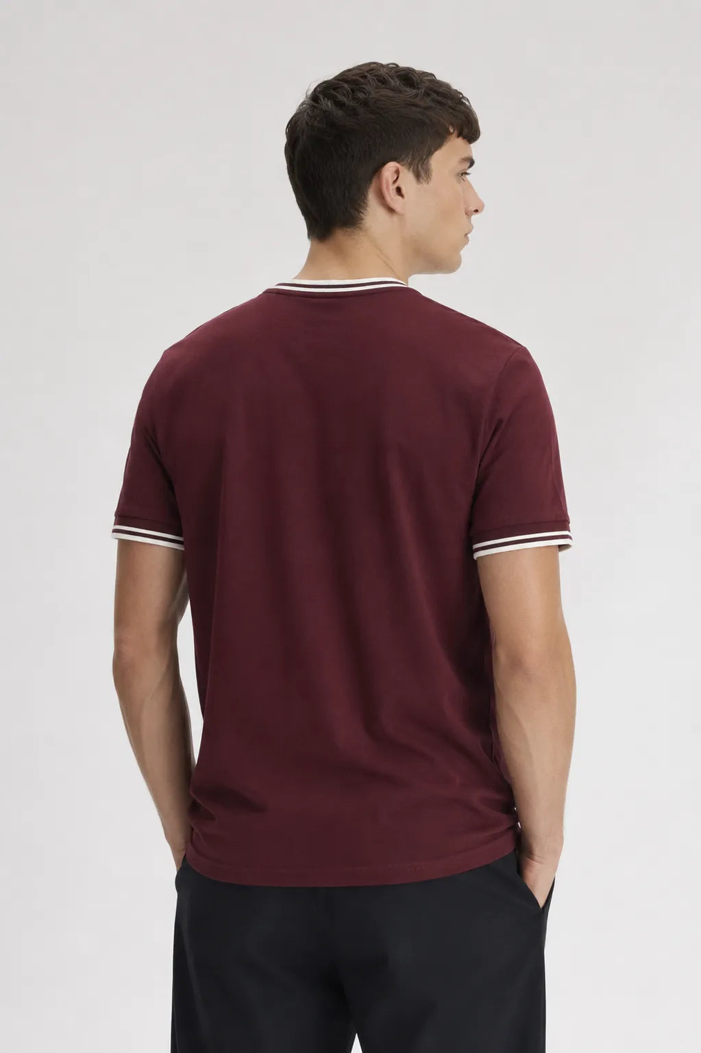 Fred Perry Camiseta Hombre Ribetes Burdeos 64A Who killed Bambi?