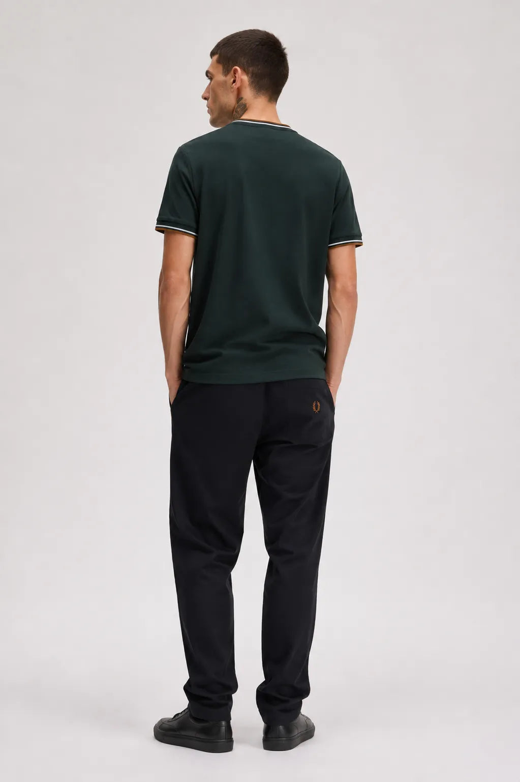 Fred Perry Camiseta Hombre Ribetes Verde 78C Who killed Bambi?