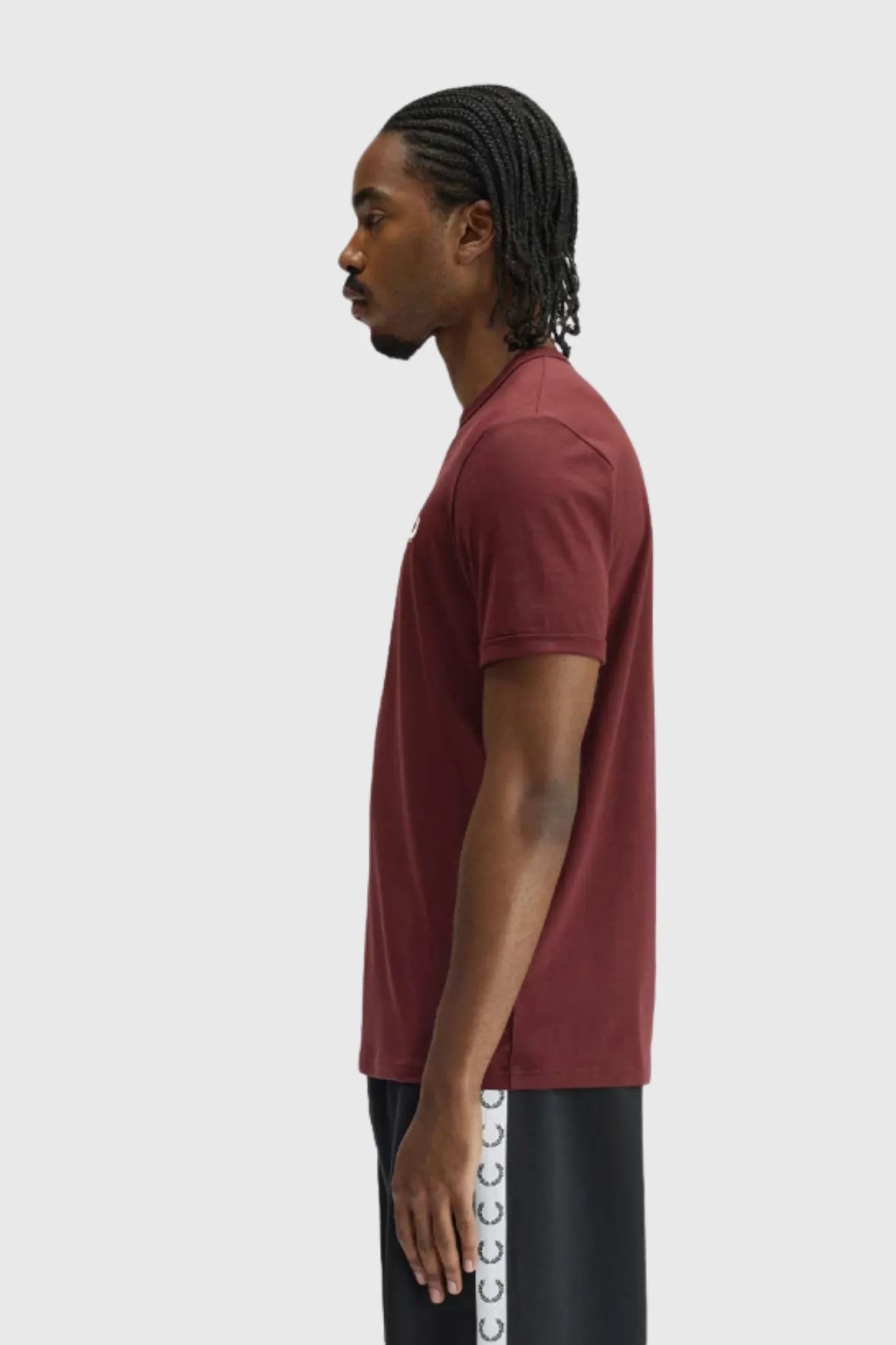 Fred Perry Camiseta Hombre Ringer M3519 Burdeos Who killed Bambi?