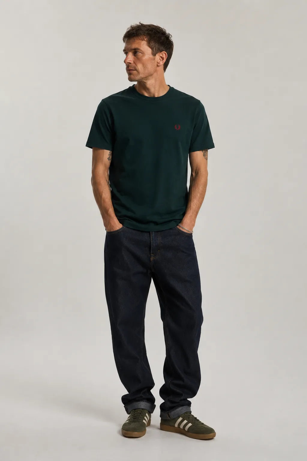 Fred Perry Camiseta Hombre Ringer M3519 Verde Who killed Bambi?