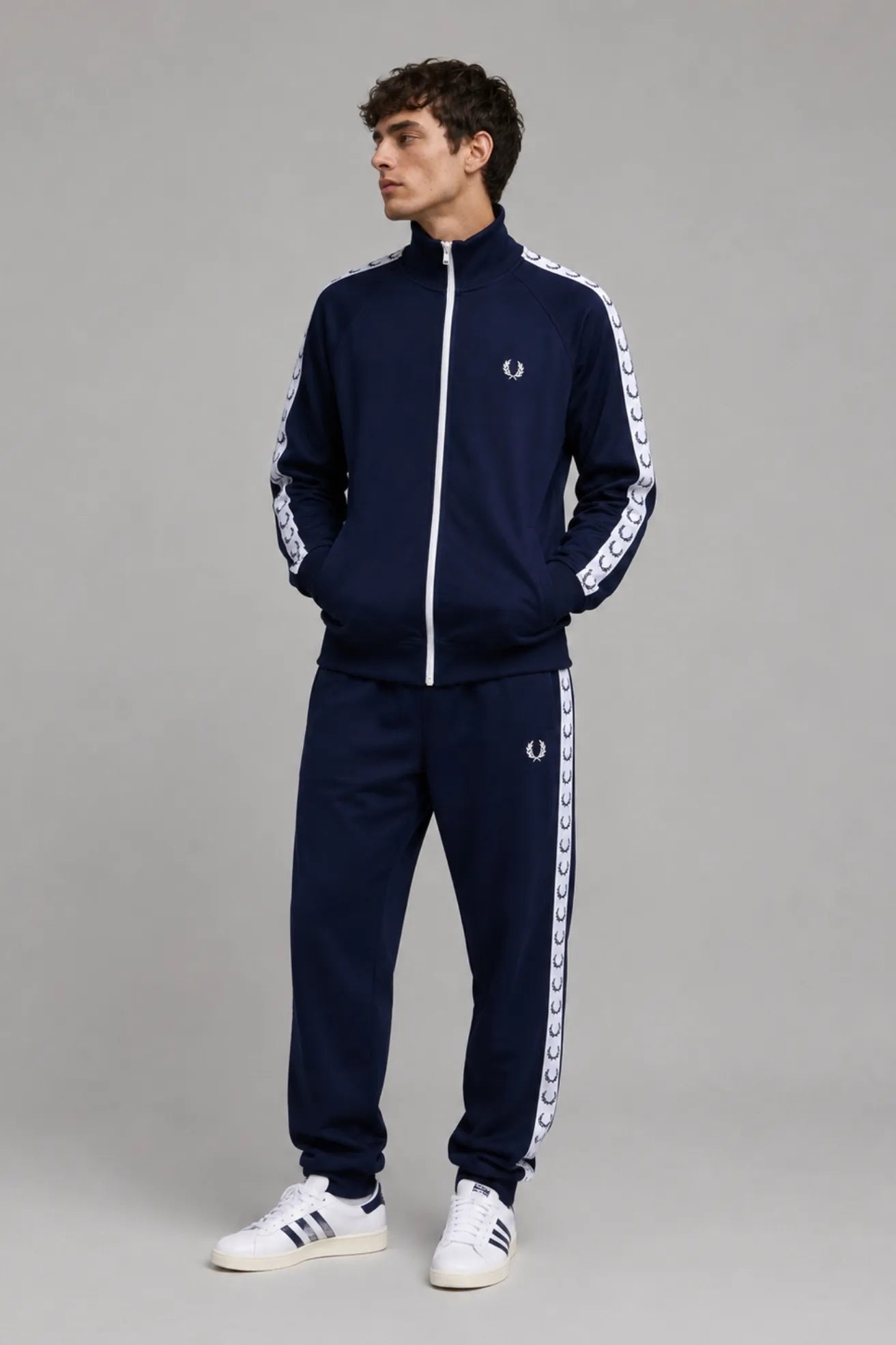 Fred Perry Chaqueta Chándal Hombre J4620 Cinta Azul Who killed Bambi?