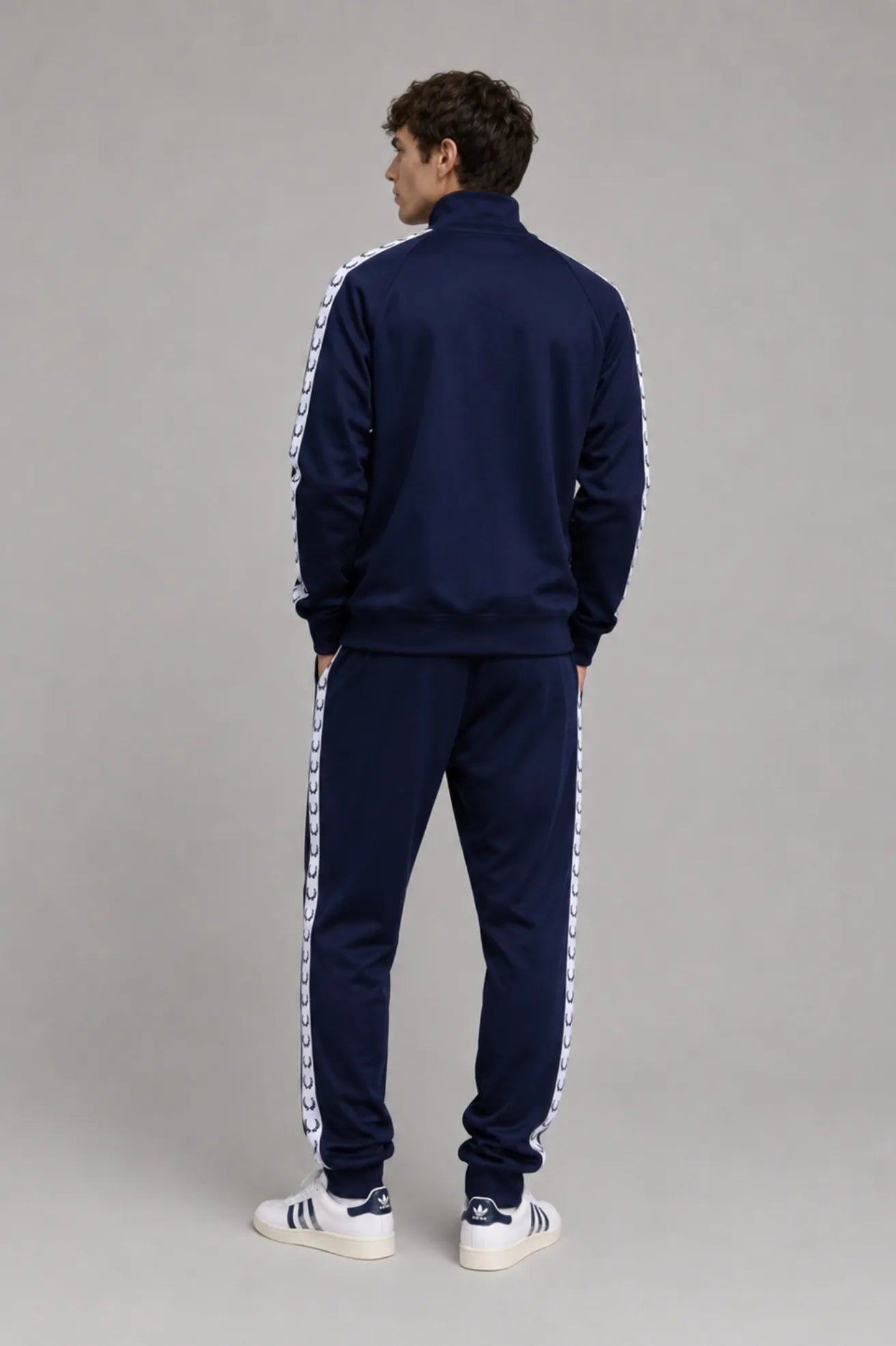 Fred Perry Chaqueta Chándal Hombre J4620 Cinta Azul Who killed Bambi?
