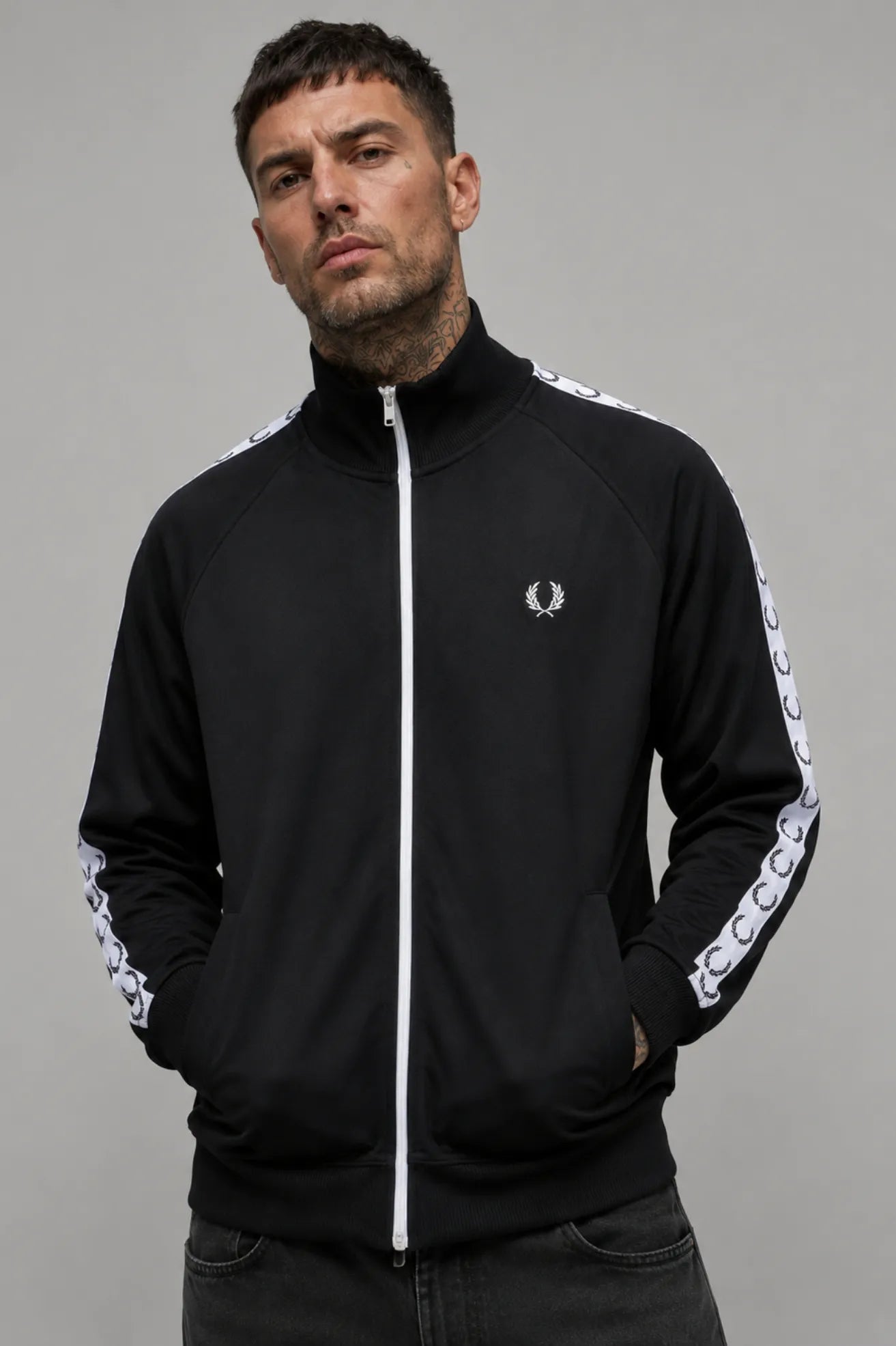 Fred Perry Chaqueta Hombre Chándal Cinta Negra Who killed Bambi?